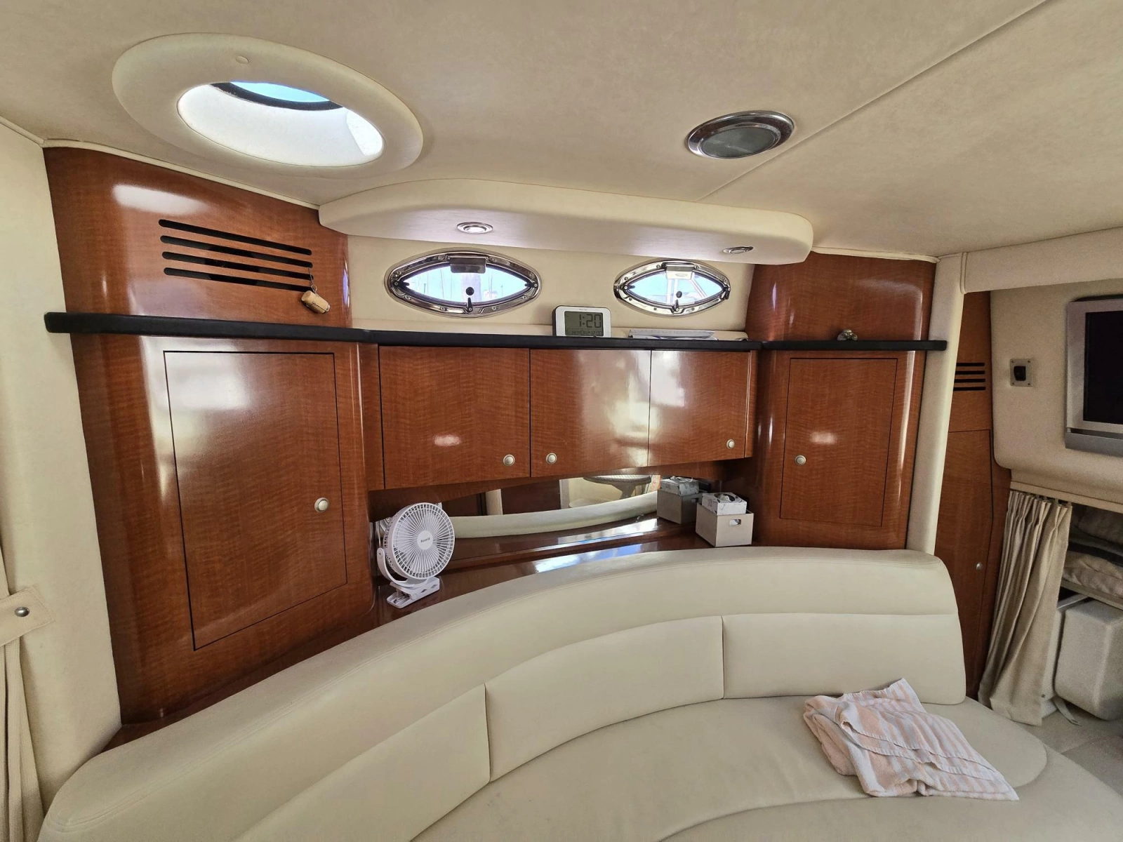 2005 Sea Ray 320 Sundancer