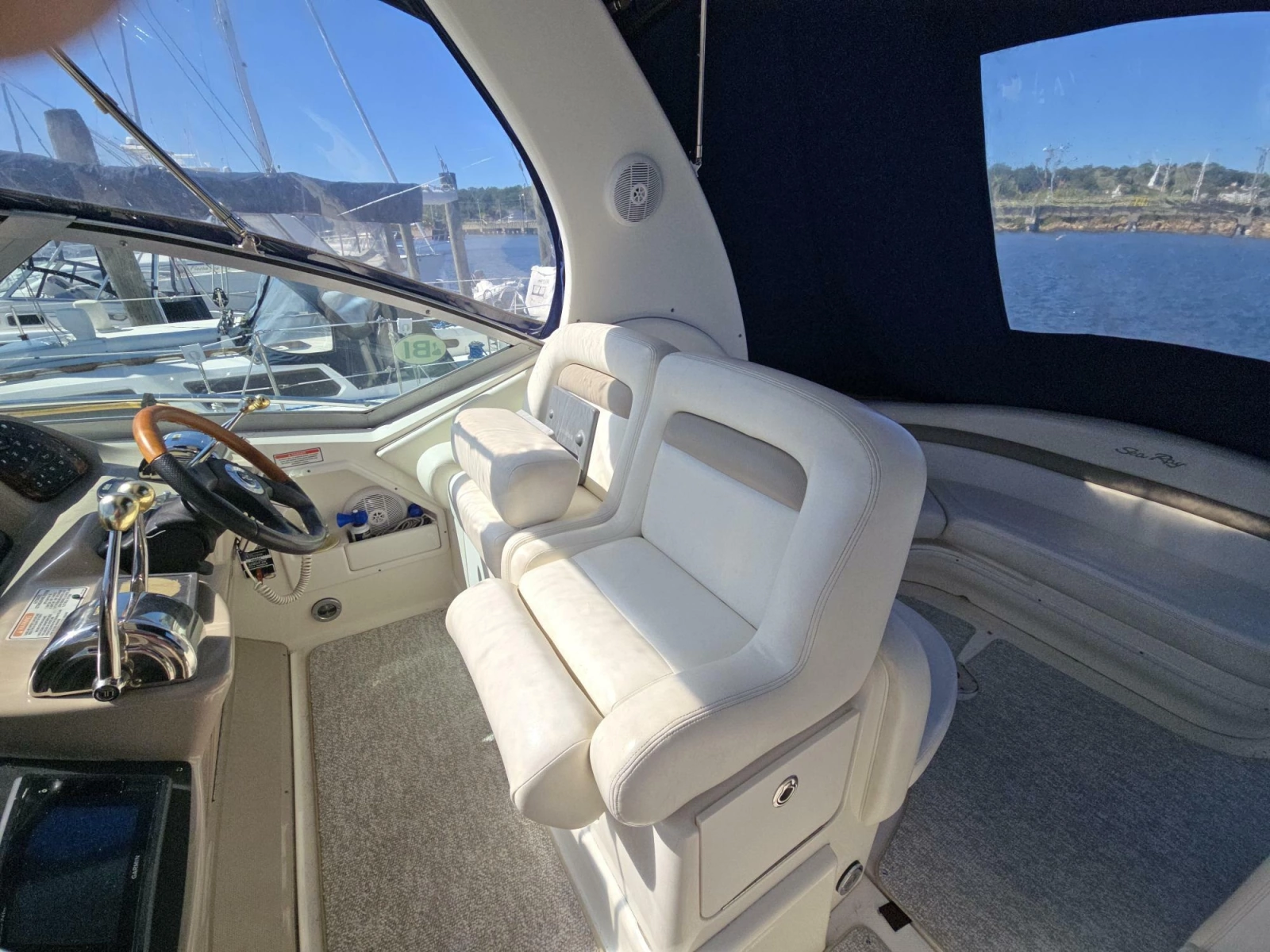 2005 Sea Ray 320 Sundancer