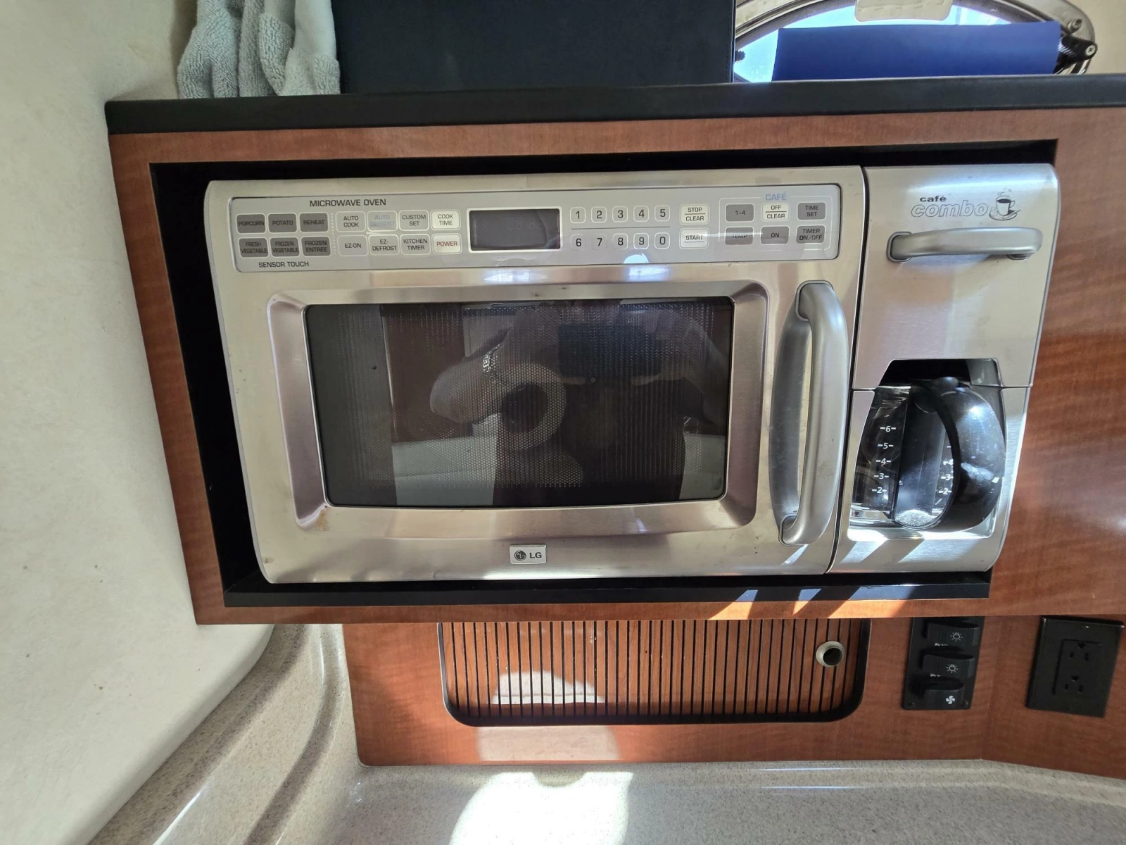 2005 Sea Ray 320 Sundancer