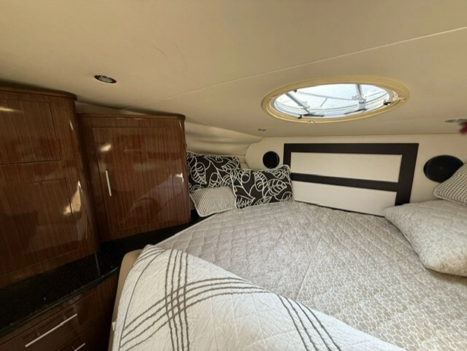 32ft Regal Yacht For Sale