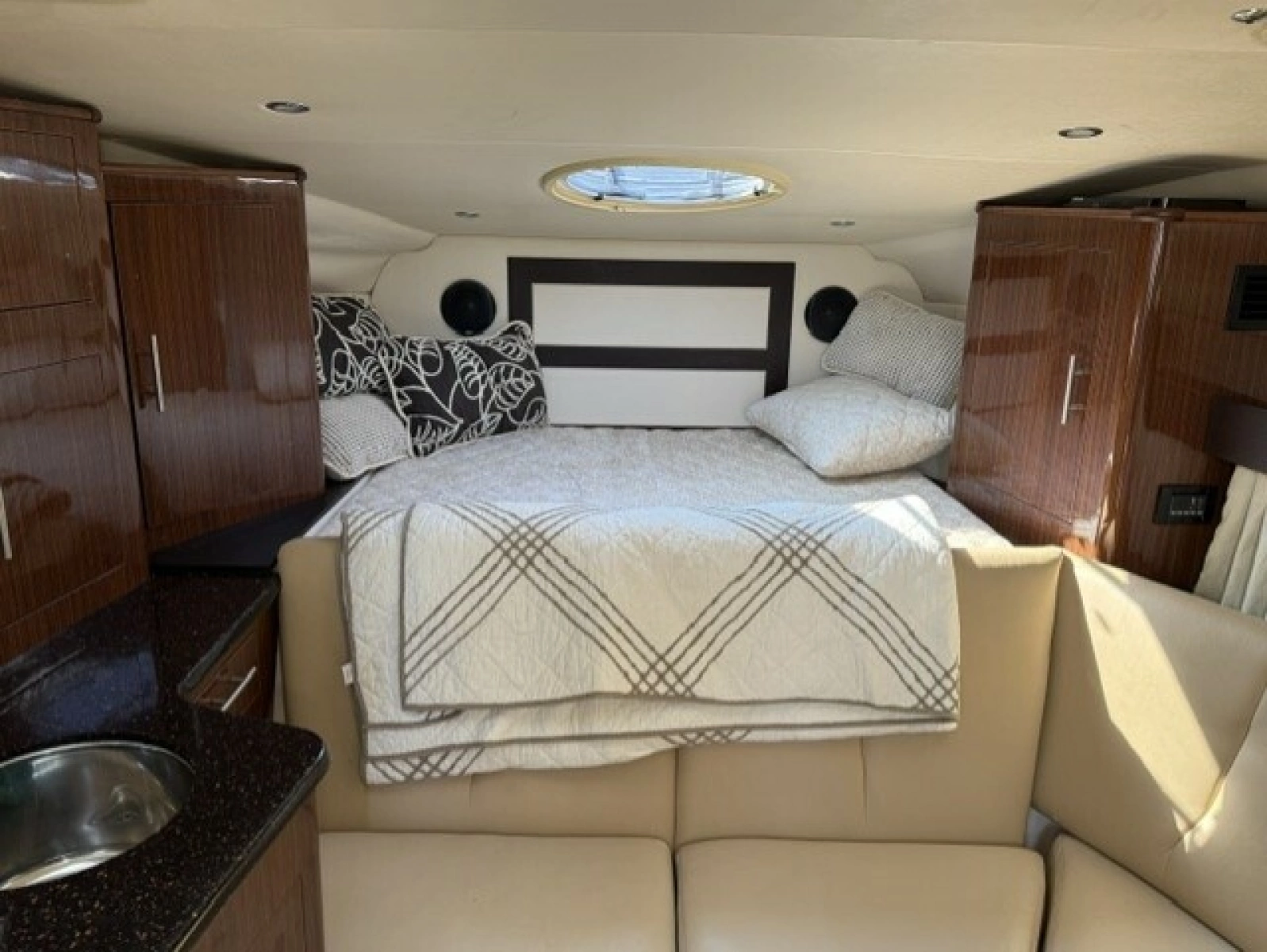 32ft Regal Yacht For Sale