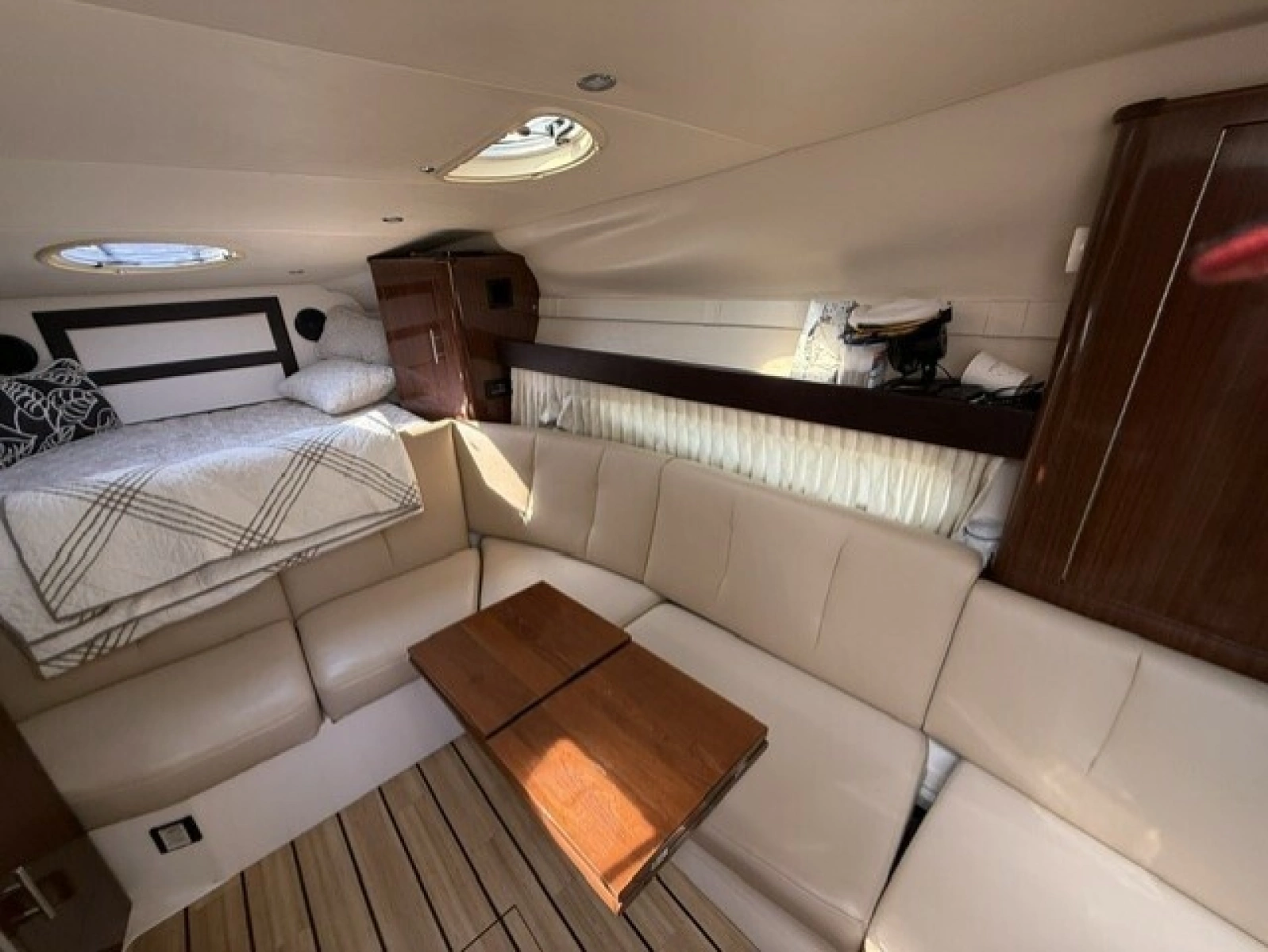 32ft Regal Yacht For Sale
