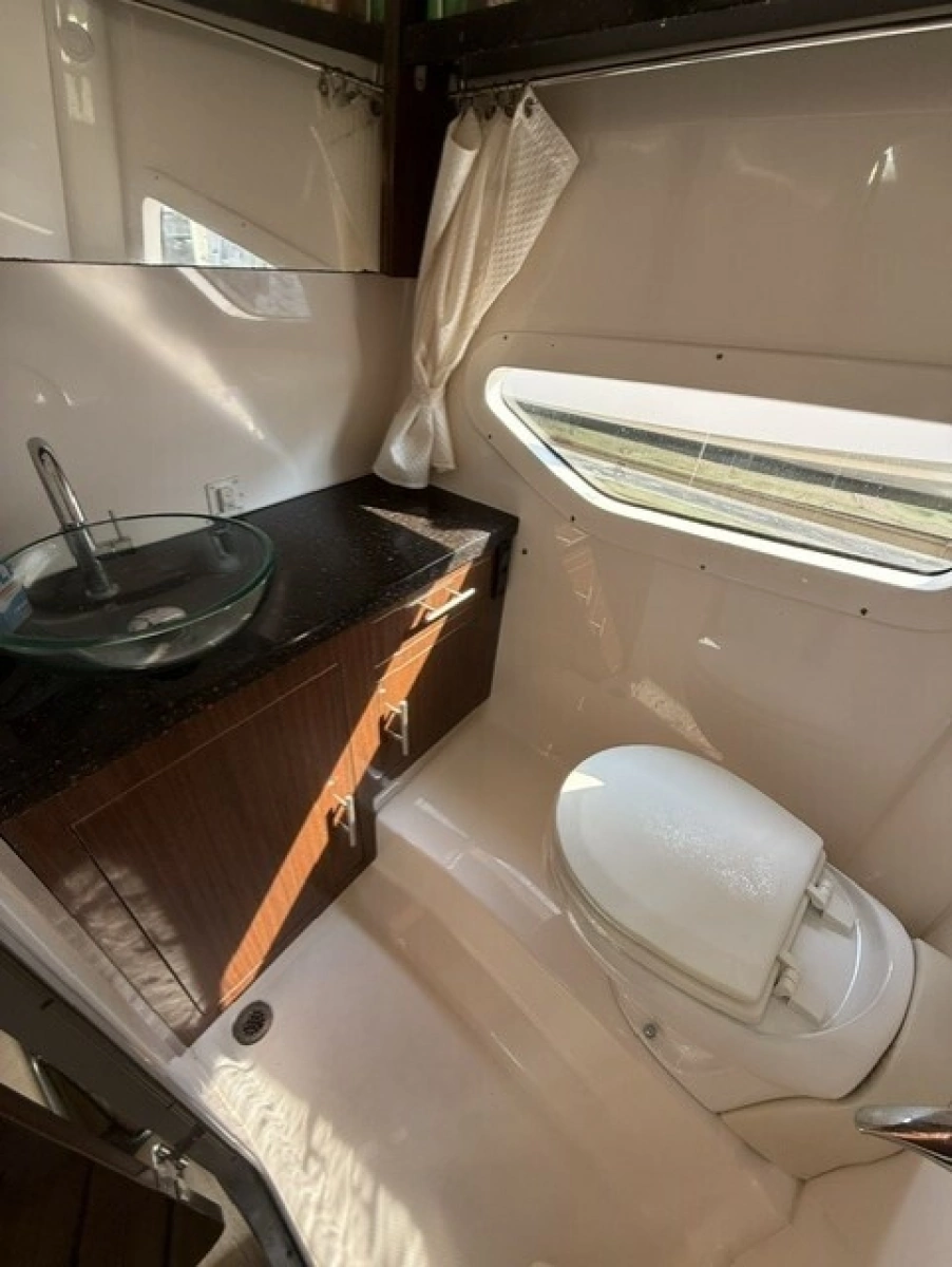 32ft Regal Yacht For Sale