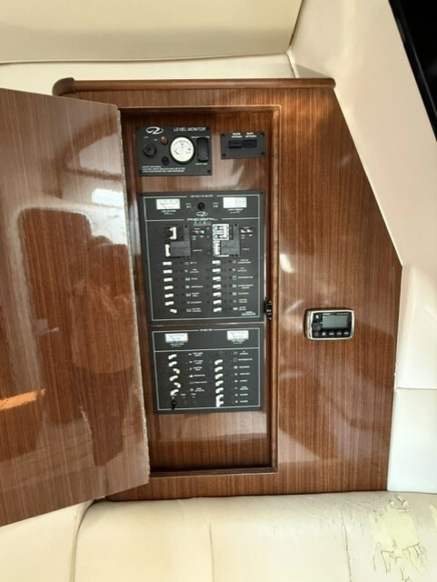 32ft Regal Yacht For Sale