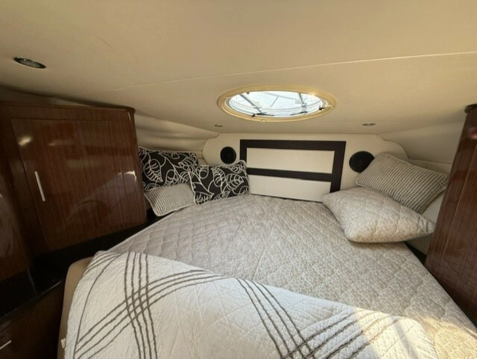 32ft Regal Yacht For Sale