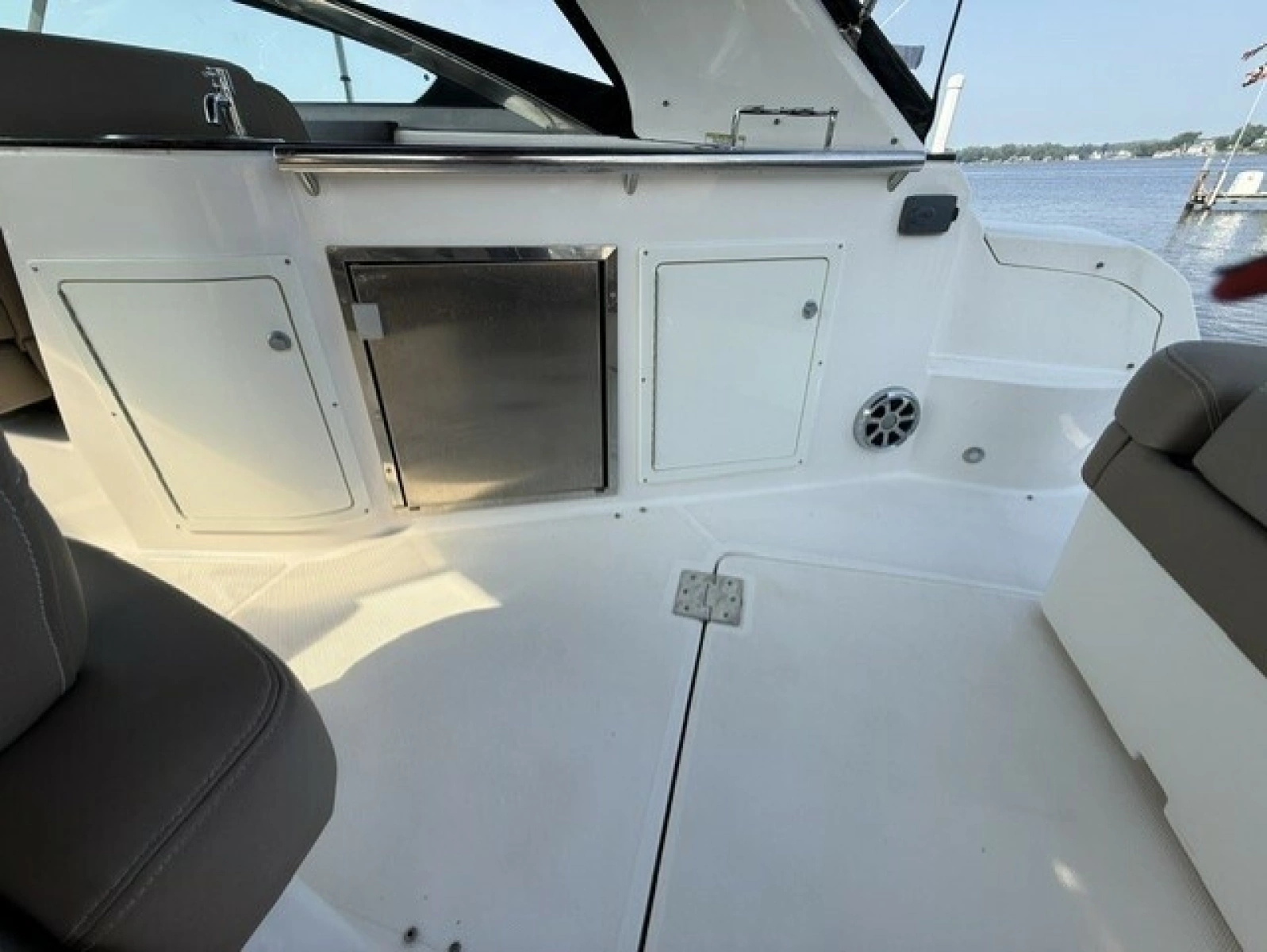 32ft Regal Yacht For Sale