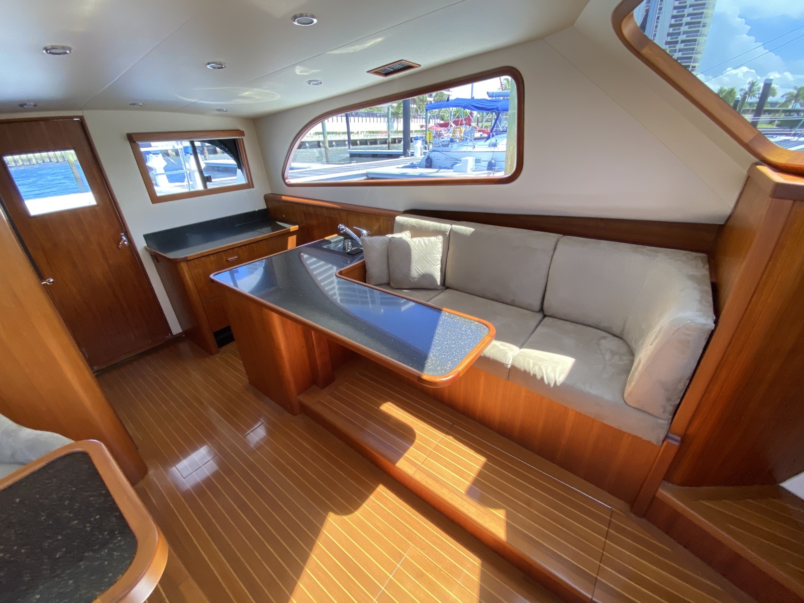2004 Liberty Flybridge Sport Fish