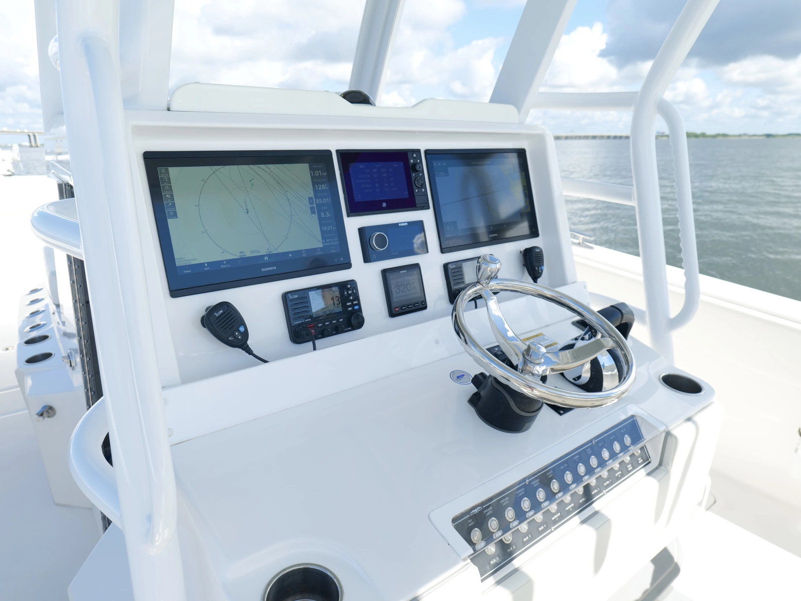 2022 Invincible 33 Catamaran