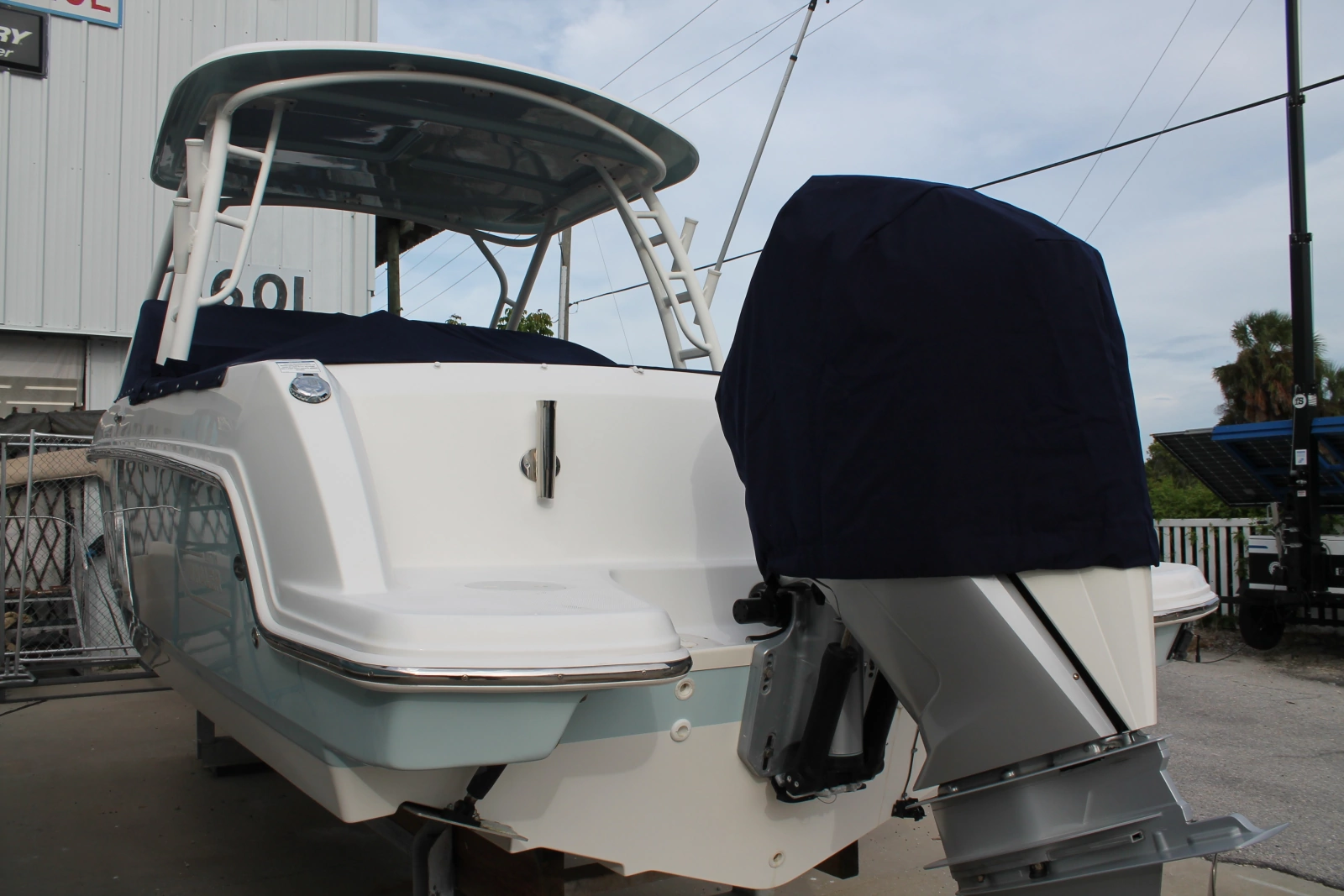 23ft Boston Whaler Yacht For Sale