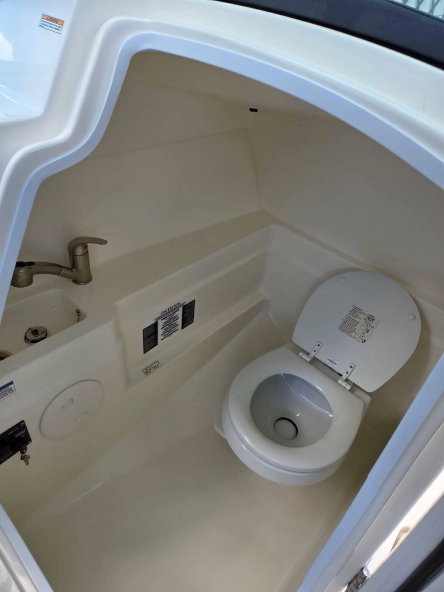 23ft Boston Whaler Yacht For Sale