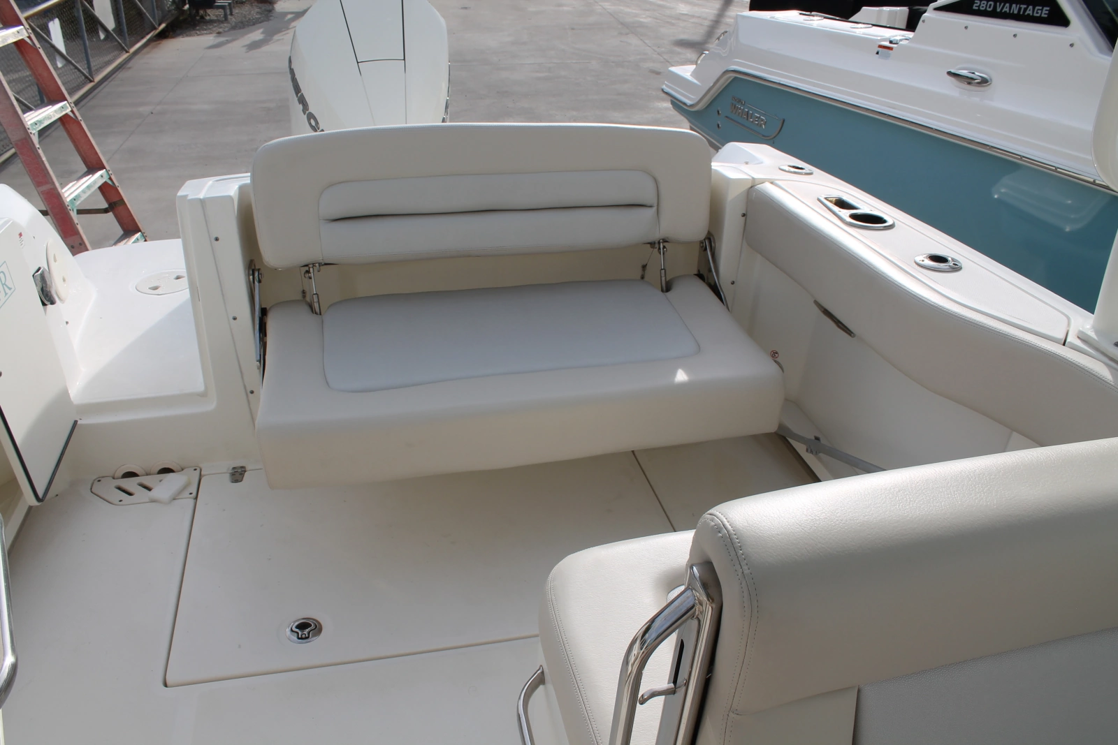 23ft Boston Whaler Yacht For Sale