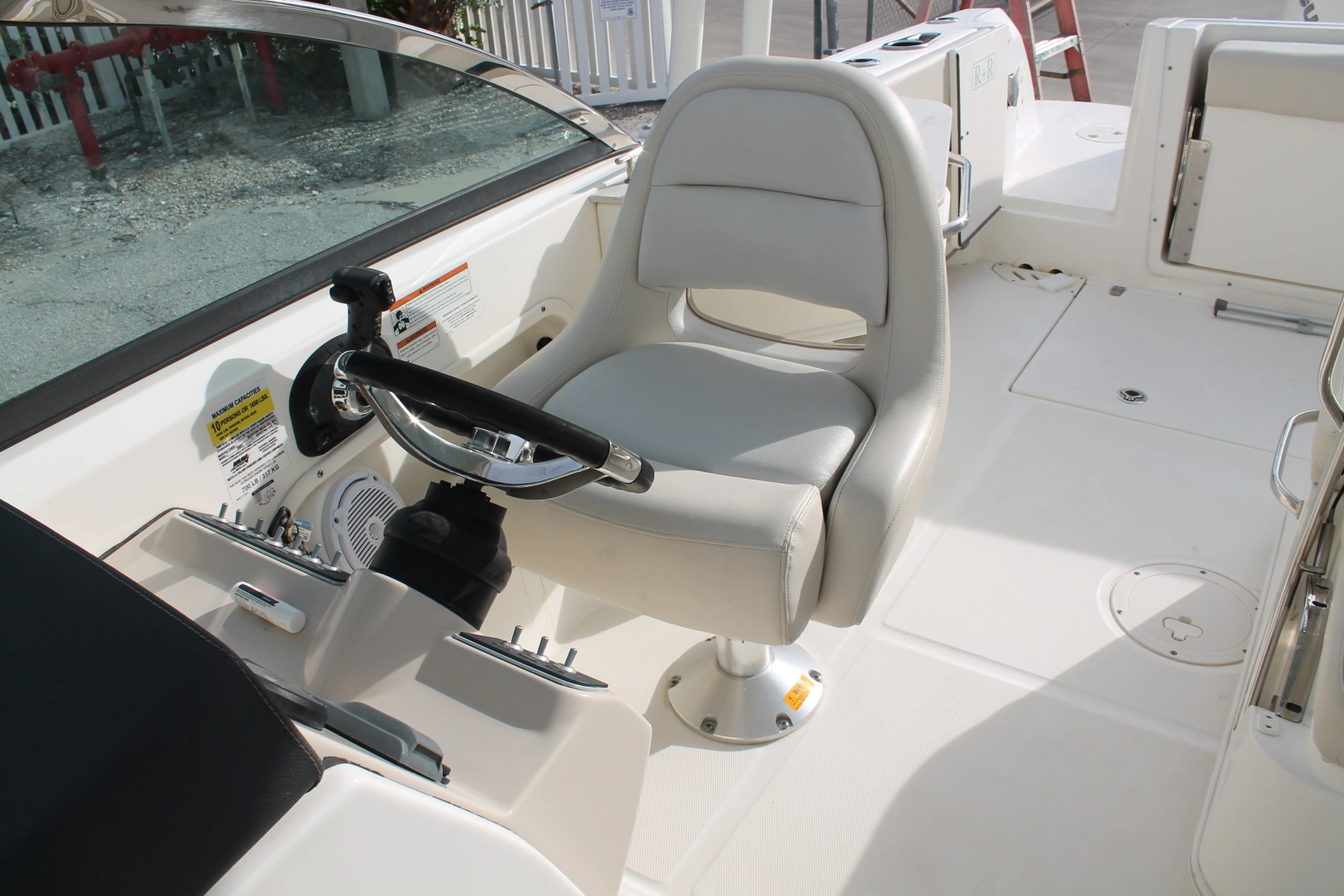 23ft Boston Whaler Yacht For Sale