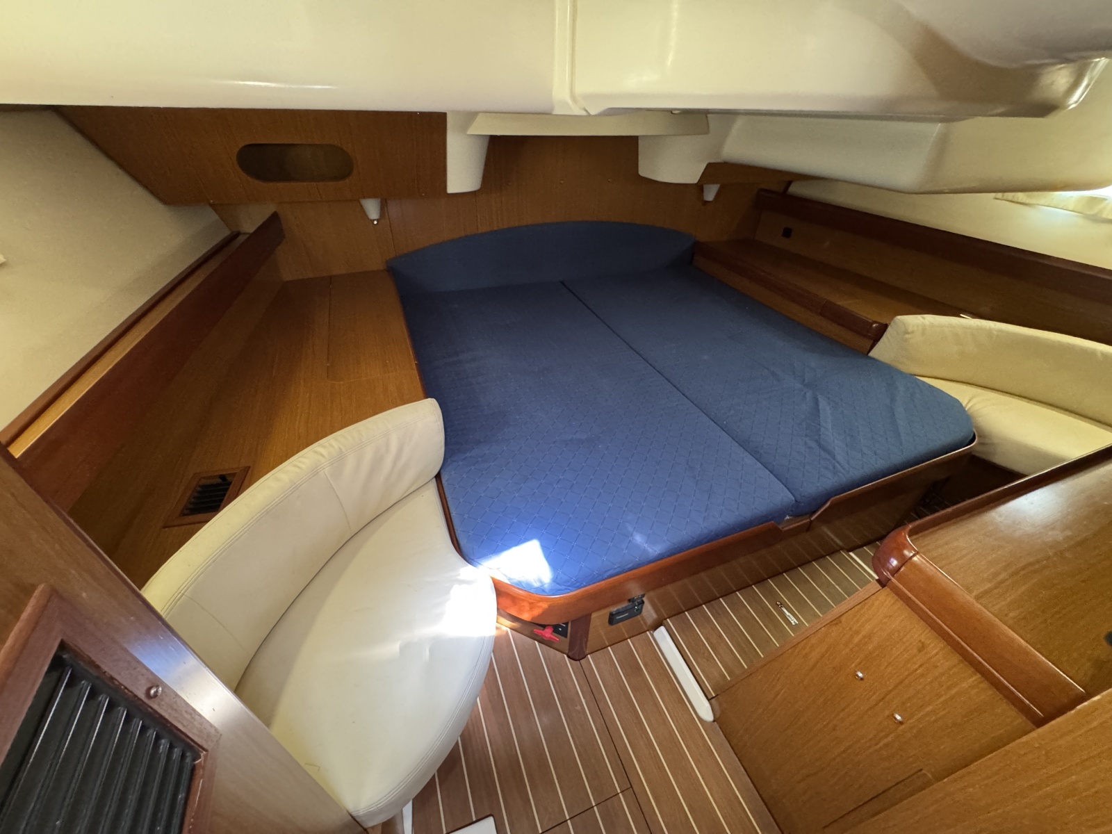 2006 Jeanneau 42DS