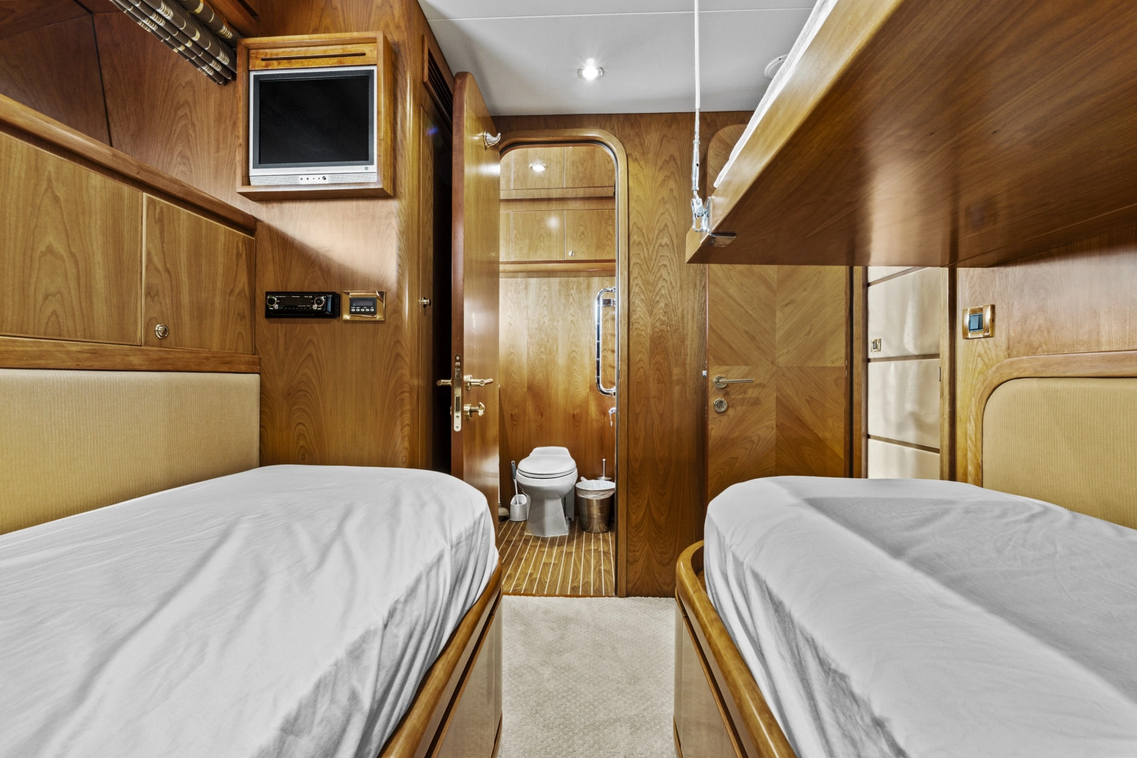 Starboard Guest Cabin Looking Forward
