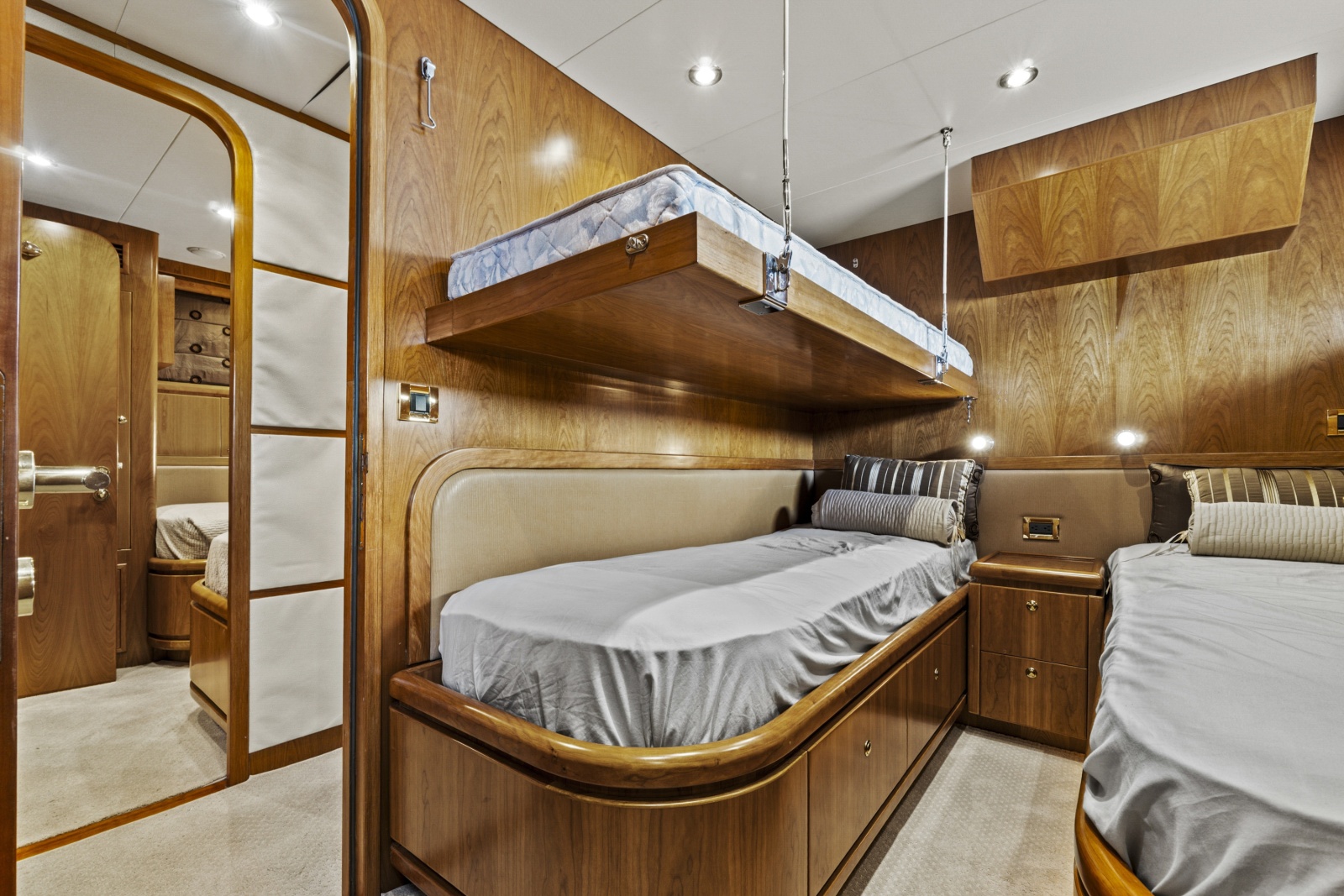 Starboard Guest Cabin Looking Forward