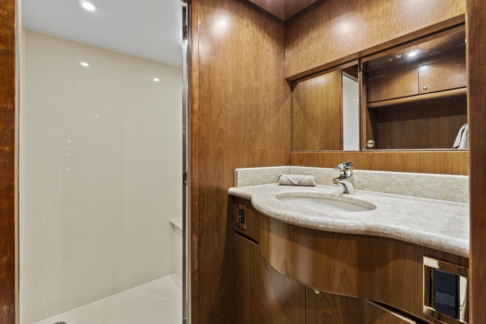 VIP Head