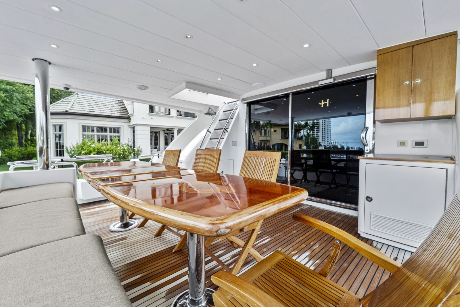 Aft Deck Dining