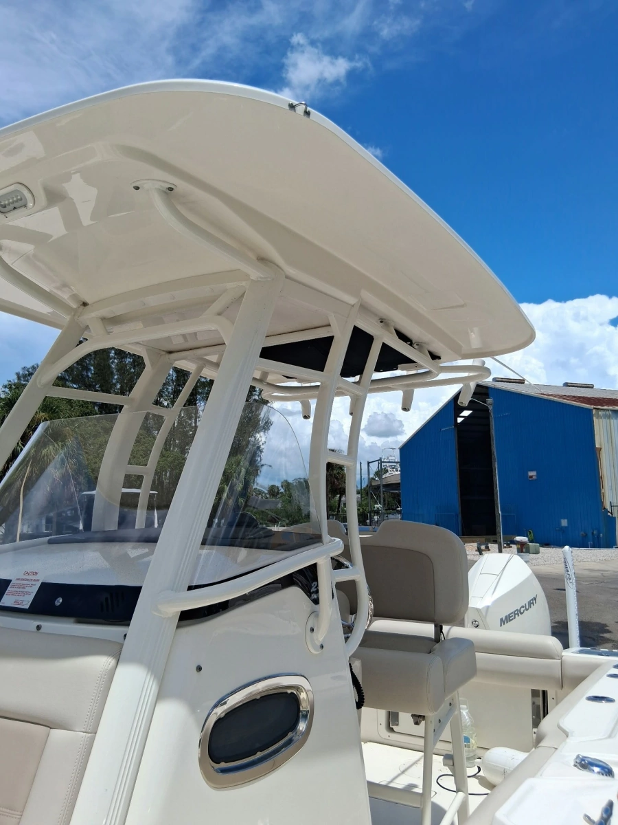 2022 Boston Whaler 