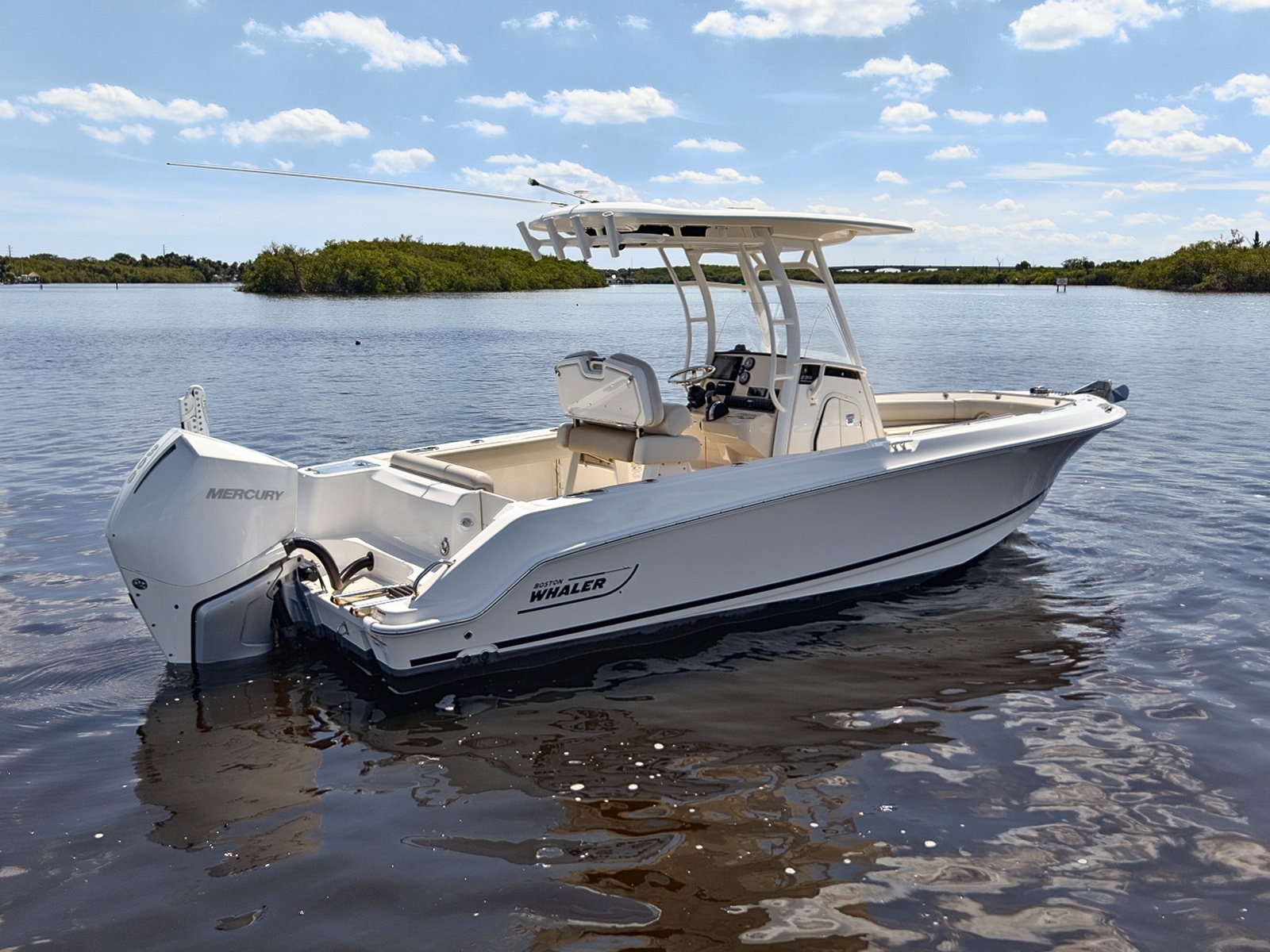 2022 Boston Whaler 