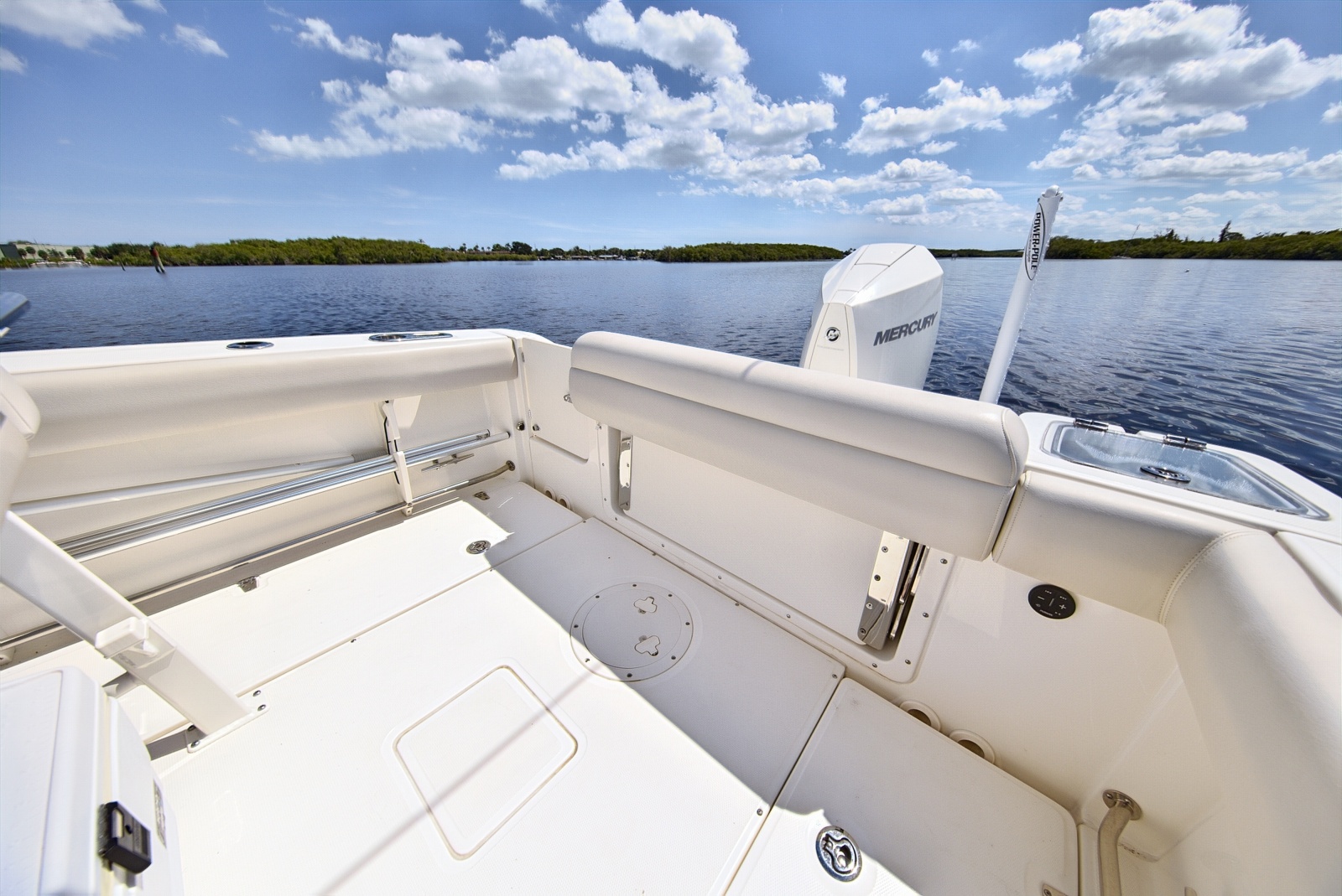 2022 Boston Whaler 