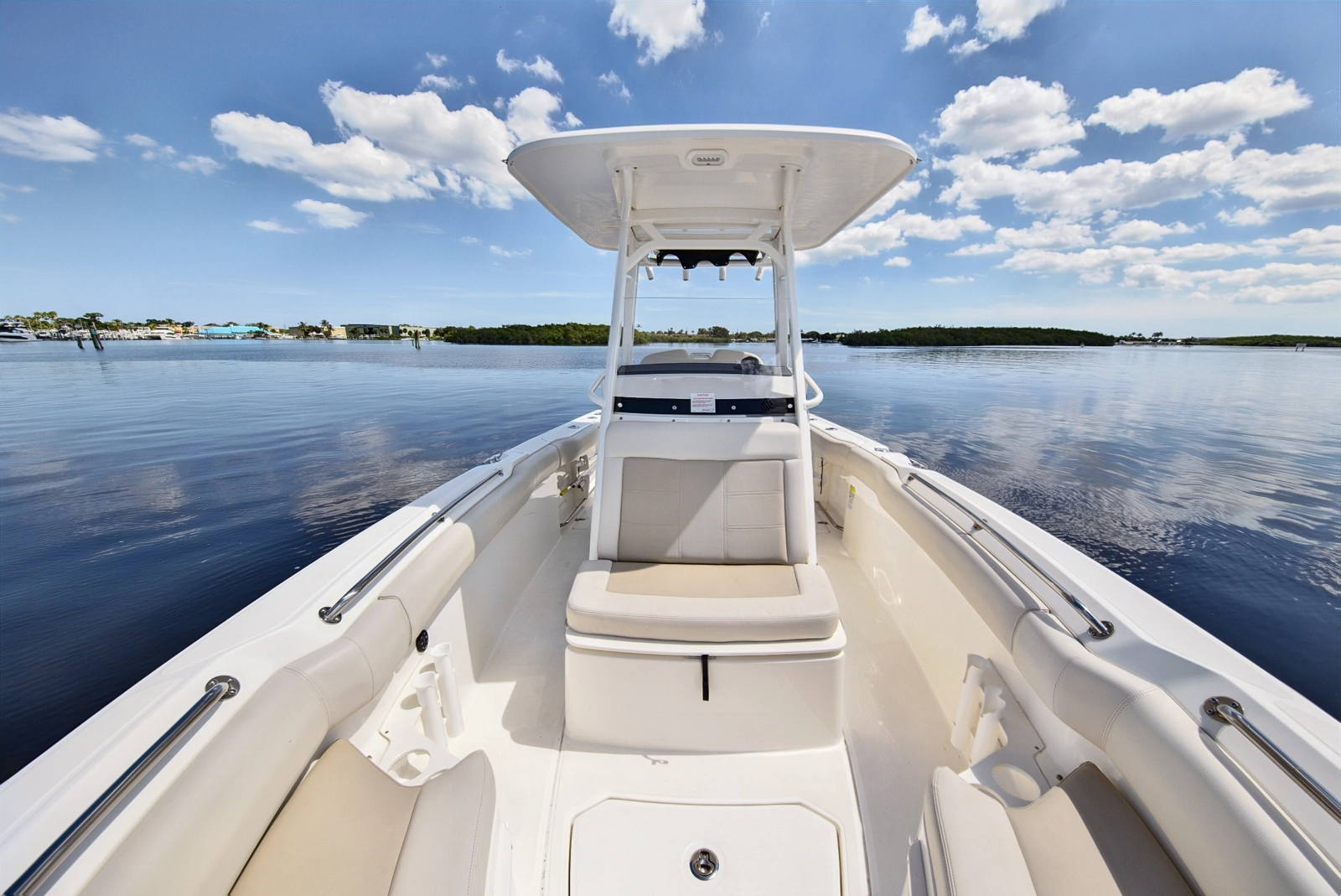 2022 Boston Whaler 230 Outrage