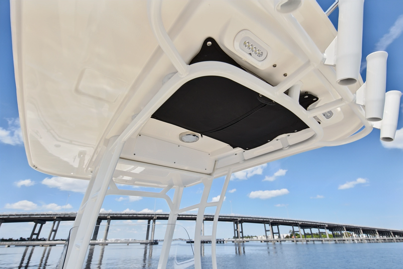 2022 Boston Whaler 230 Outrage
