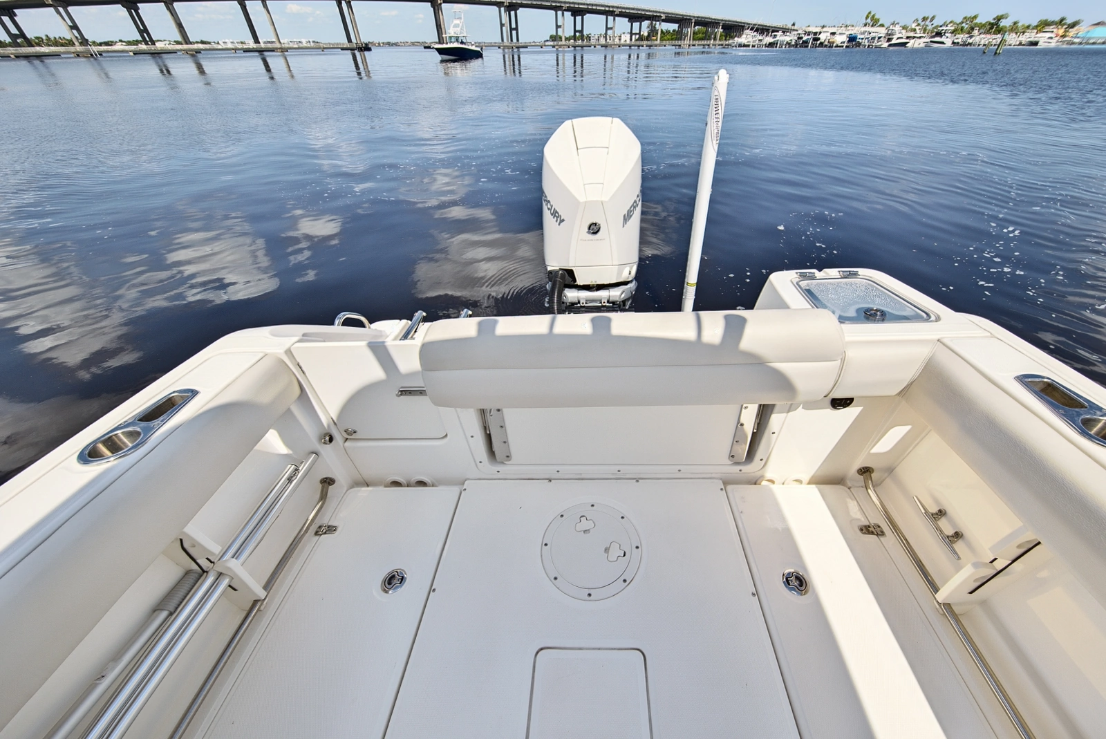 2022 Boston Whaler 230 Outrage