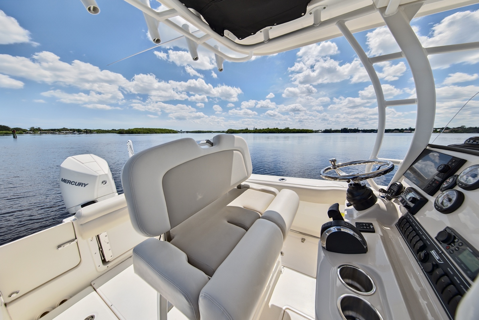 2022 Boston Whaler 