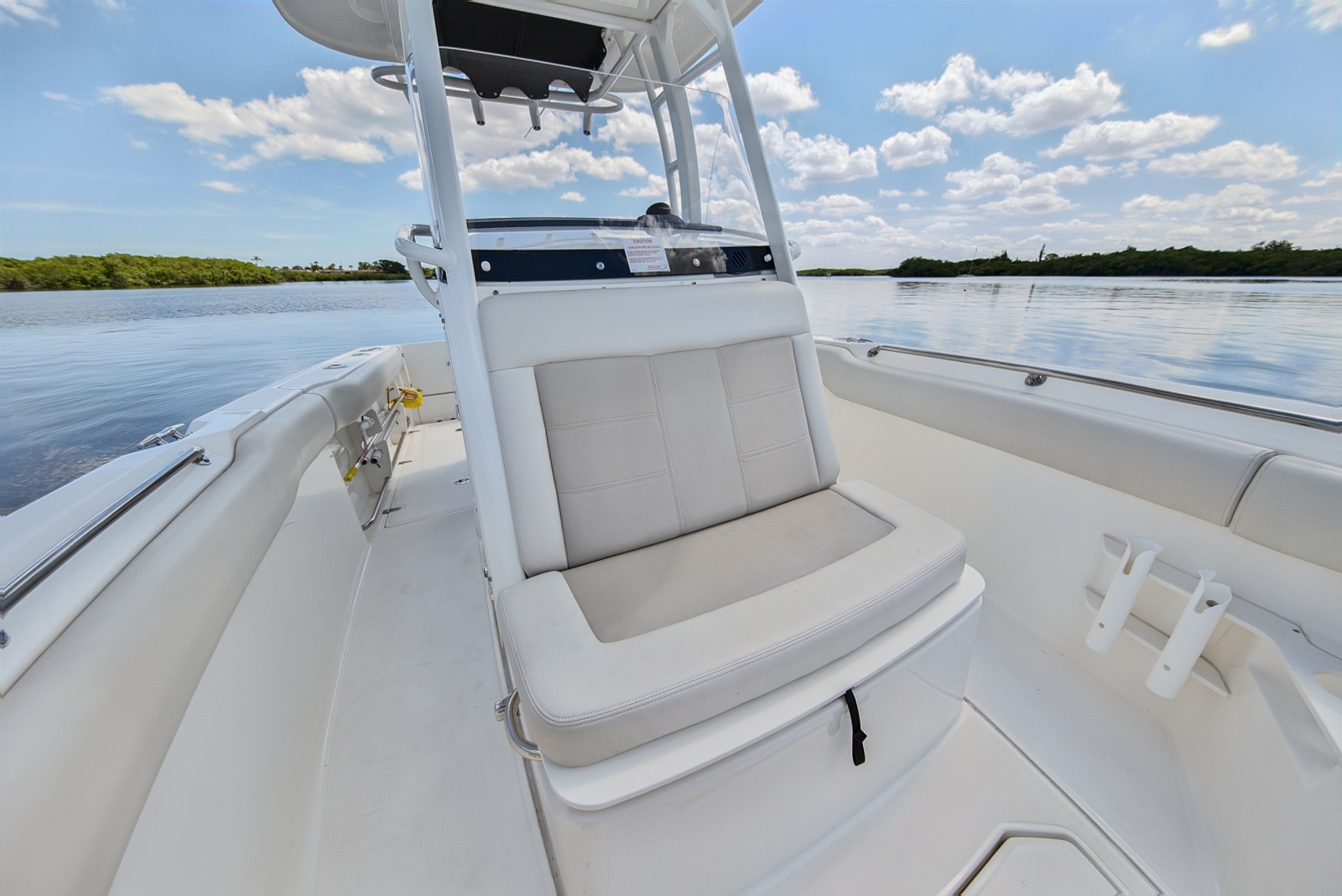 2022 Boston Whaler 