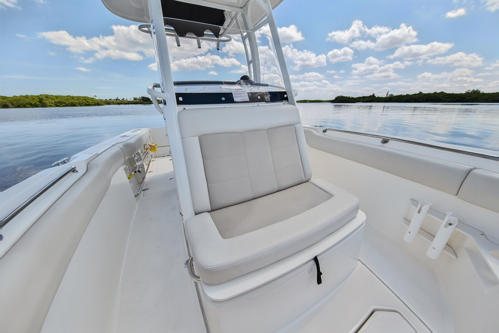 2022 Boston Whaler 230 Outrage
