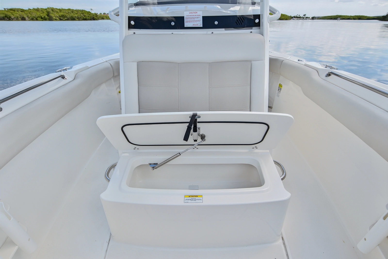 2022 Boston Whaler 230 Outrage