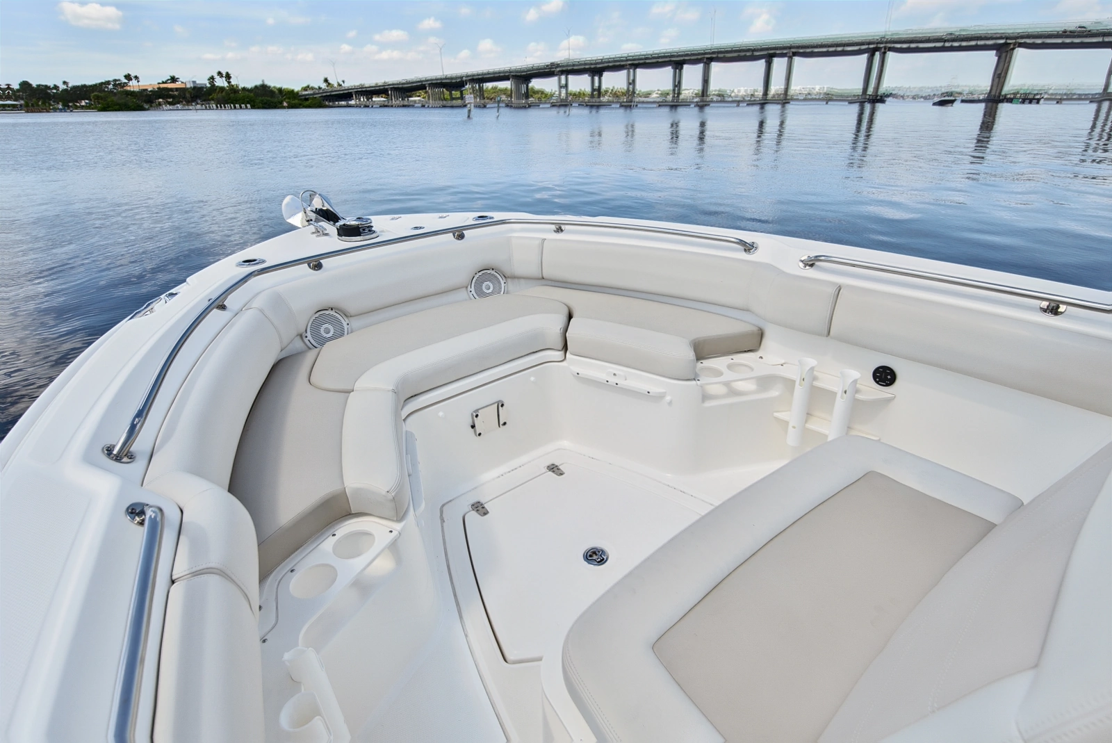 2022 Boston Whaler 230 Outrage