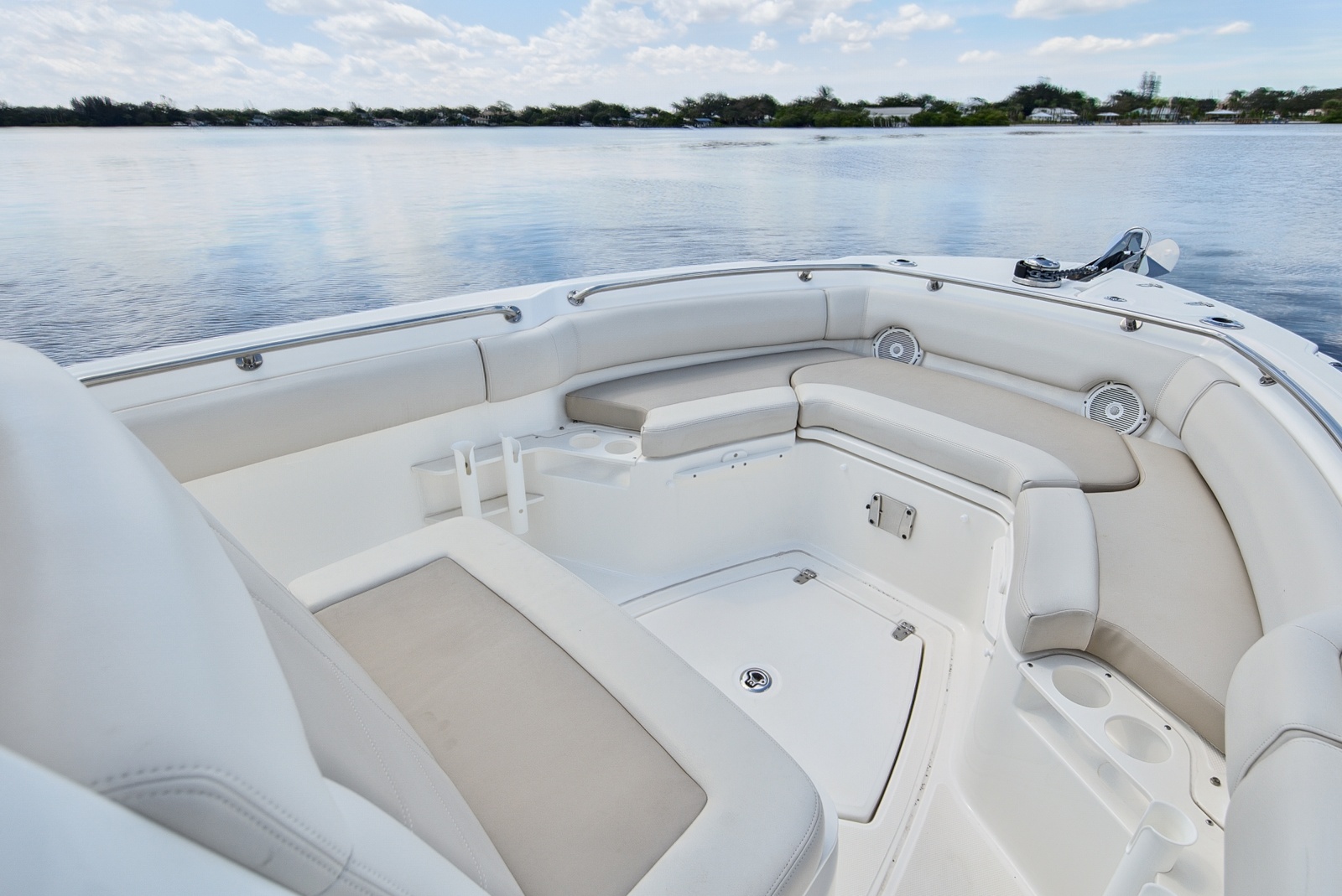 2022 Boston Whaler 