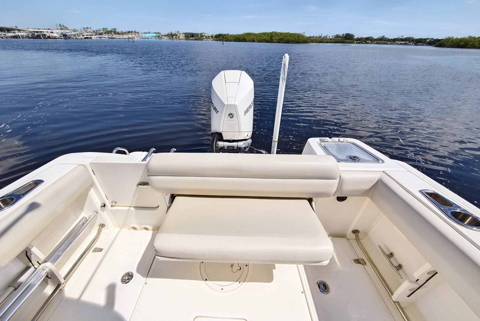 2022 Boston Whaler 230 Outrage