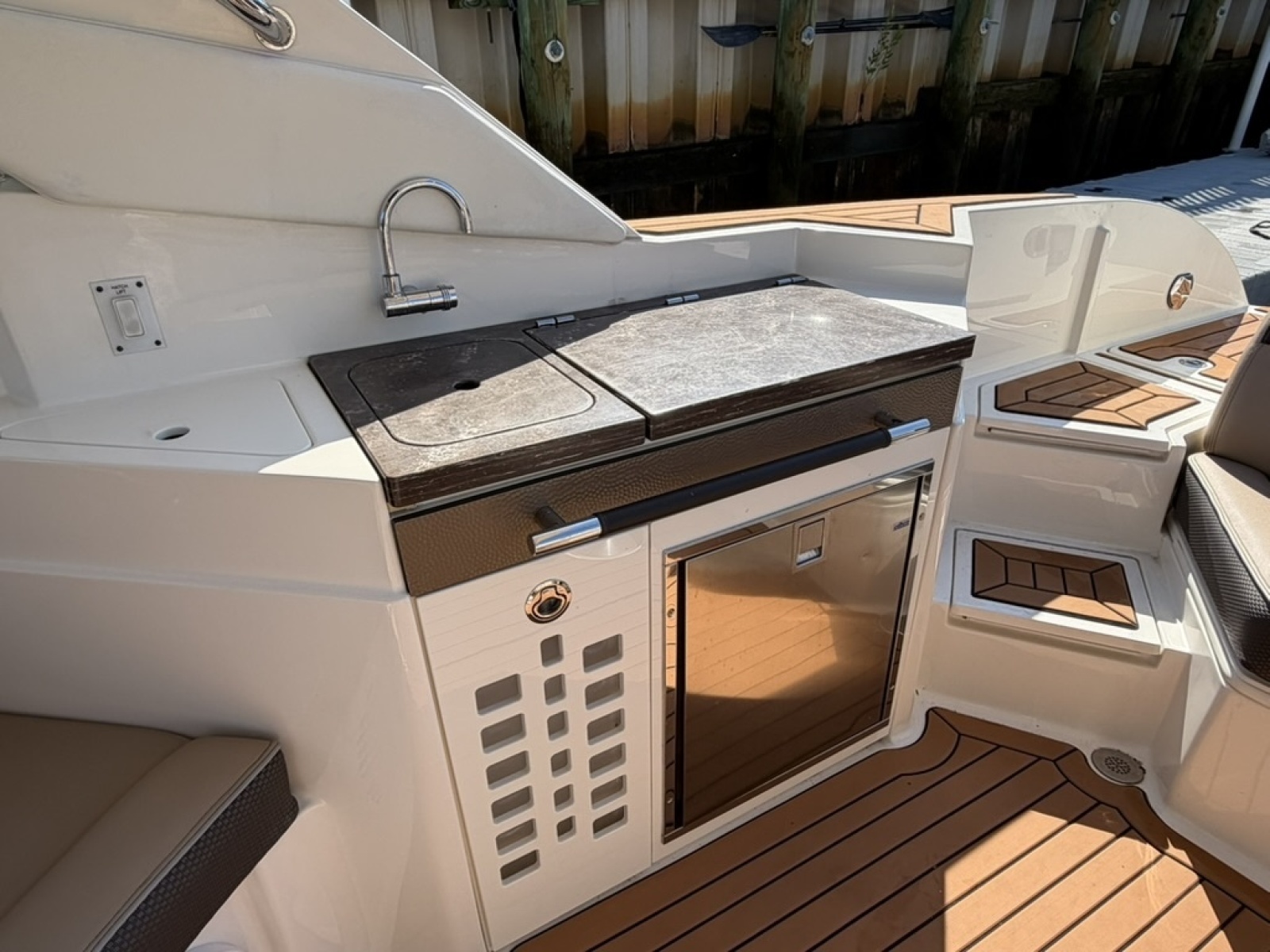 2017 Sea Ray SLX 350