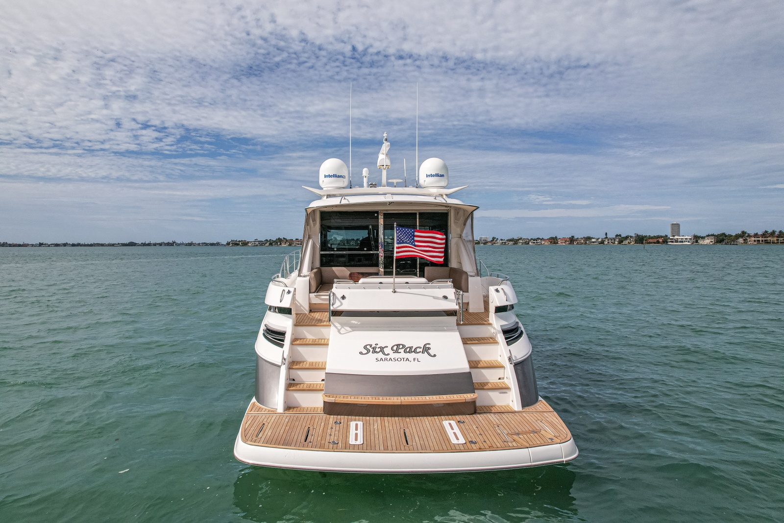 2015 Riviera 6000 Sport Yacht