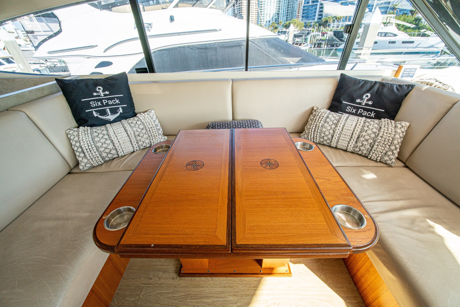 2015 Riviera 6000 Sport Yacht