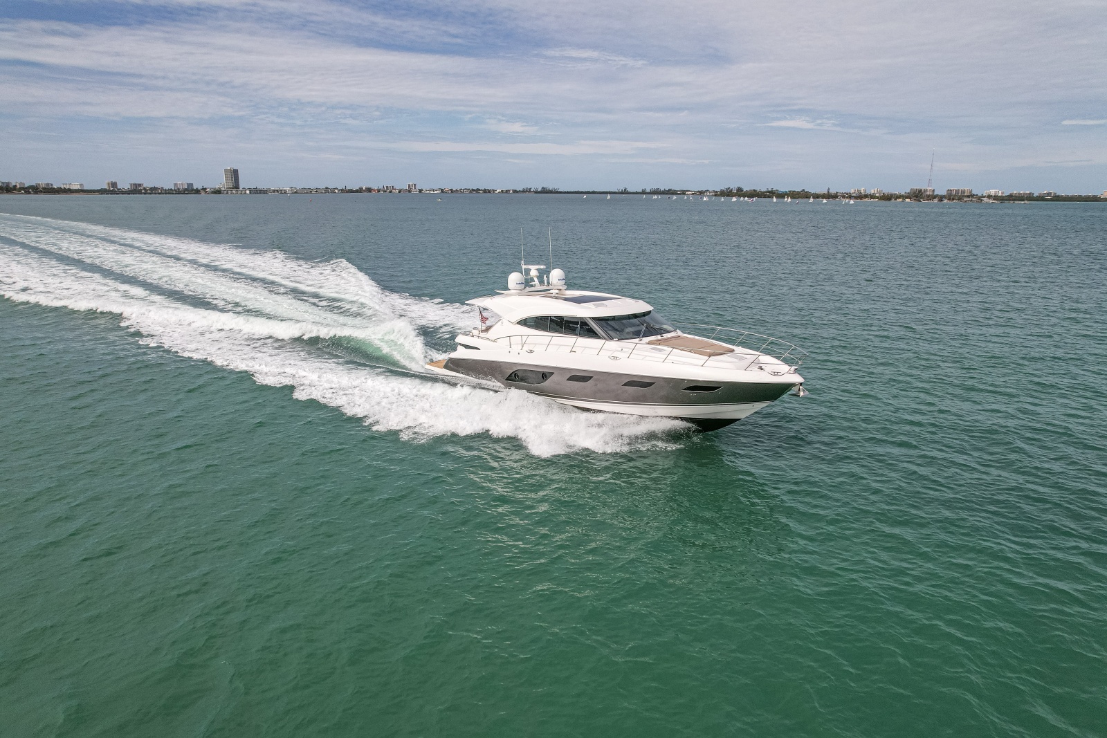 2015 Riviera 6000 Sport Yacht