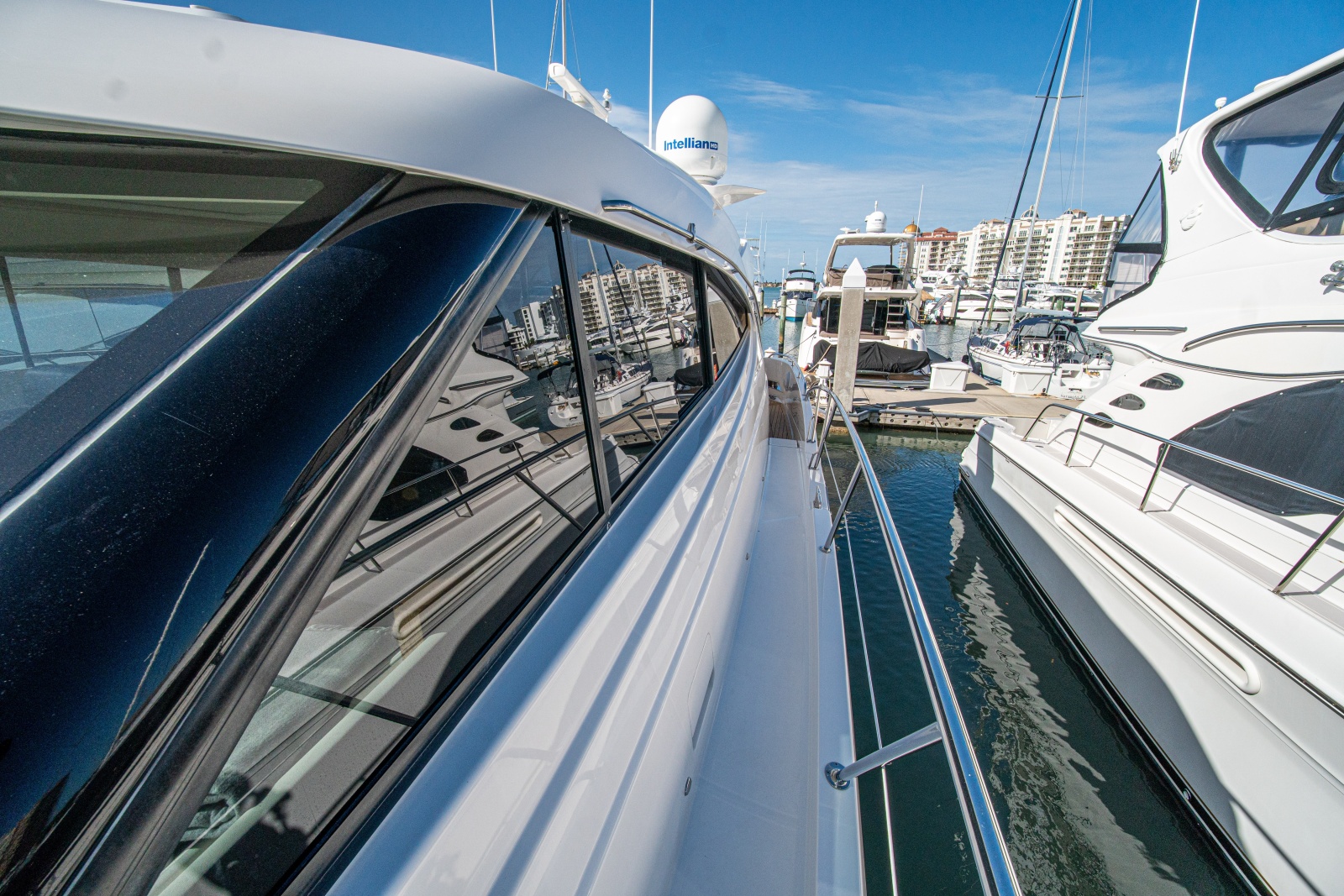 2015 Riviera 6000 Sport Yacht