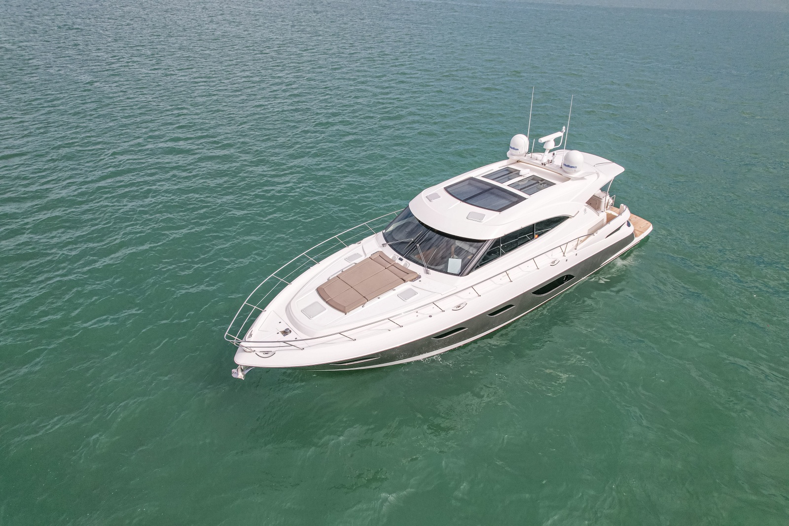 2015 Riviera 6000 Sport Yacht