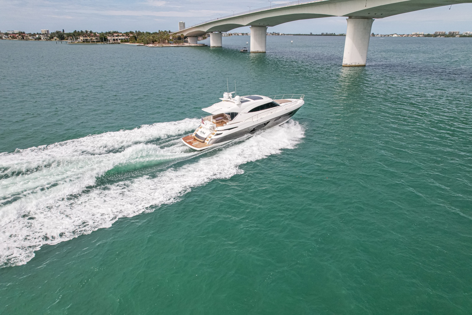2015 Riviera 6000 Sport Yacht