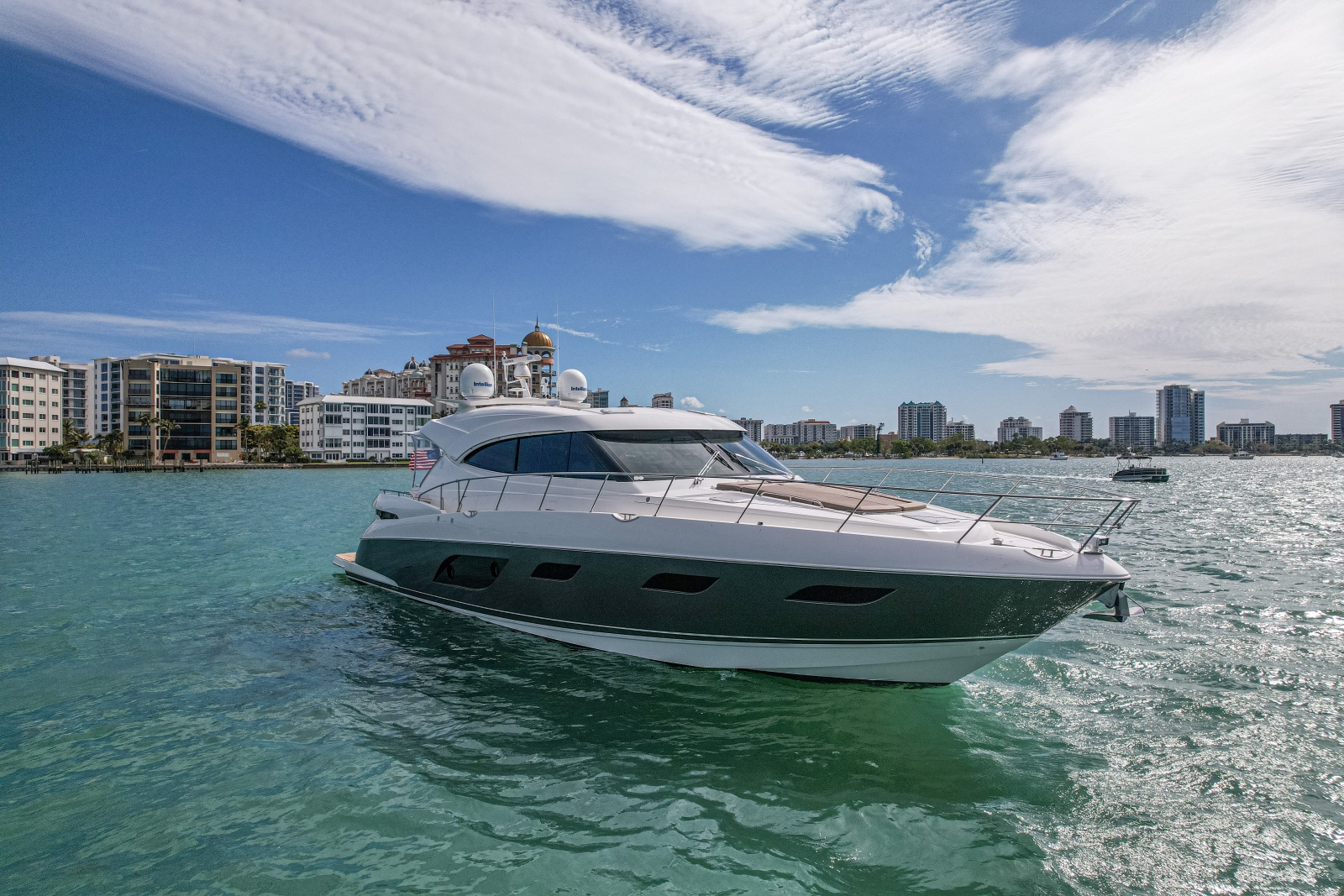 2015 Riviera 6000 Sport Yacht