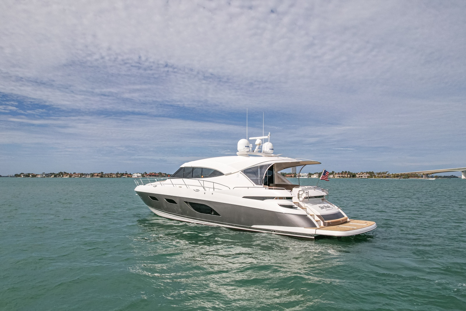 2015 Riviera 6000 Sport Yacht