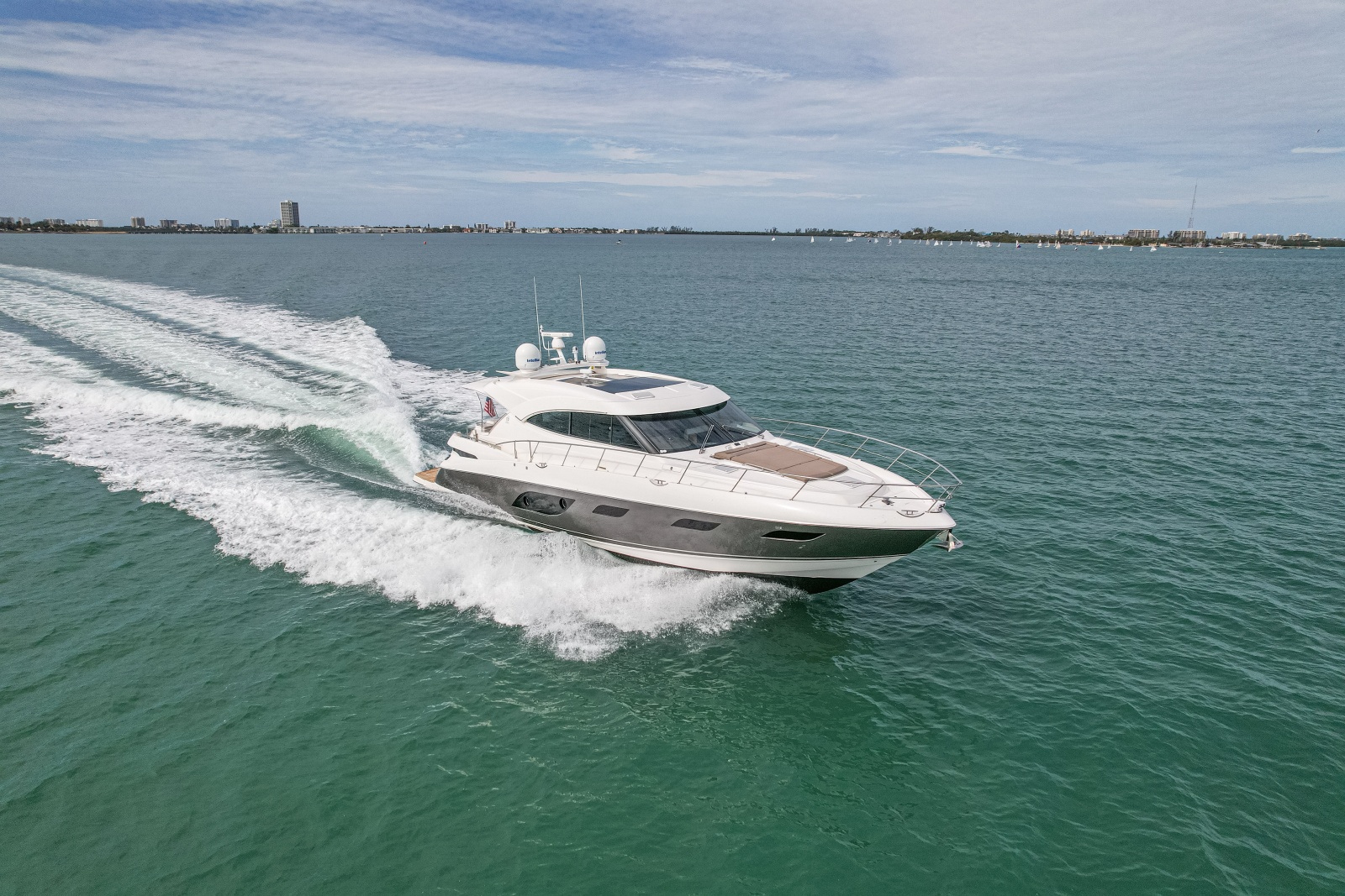 2015 Riviera 6000 Sport Yacht