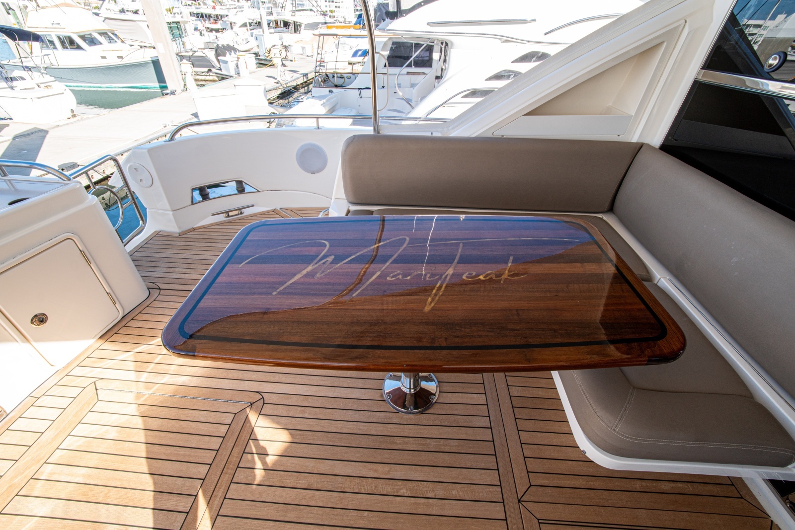 2015 Riviera 6000 Sport Yacht