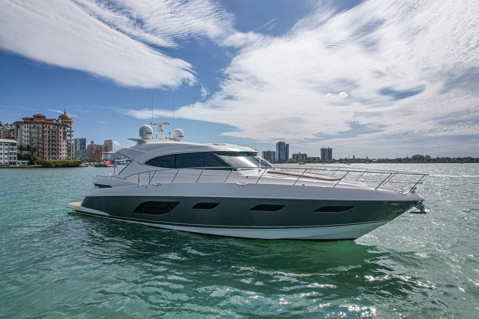 2015 Riviera 6000 Sport Yacht