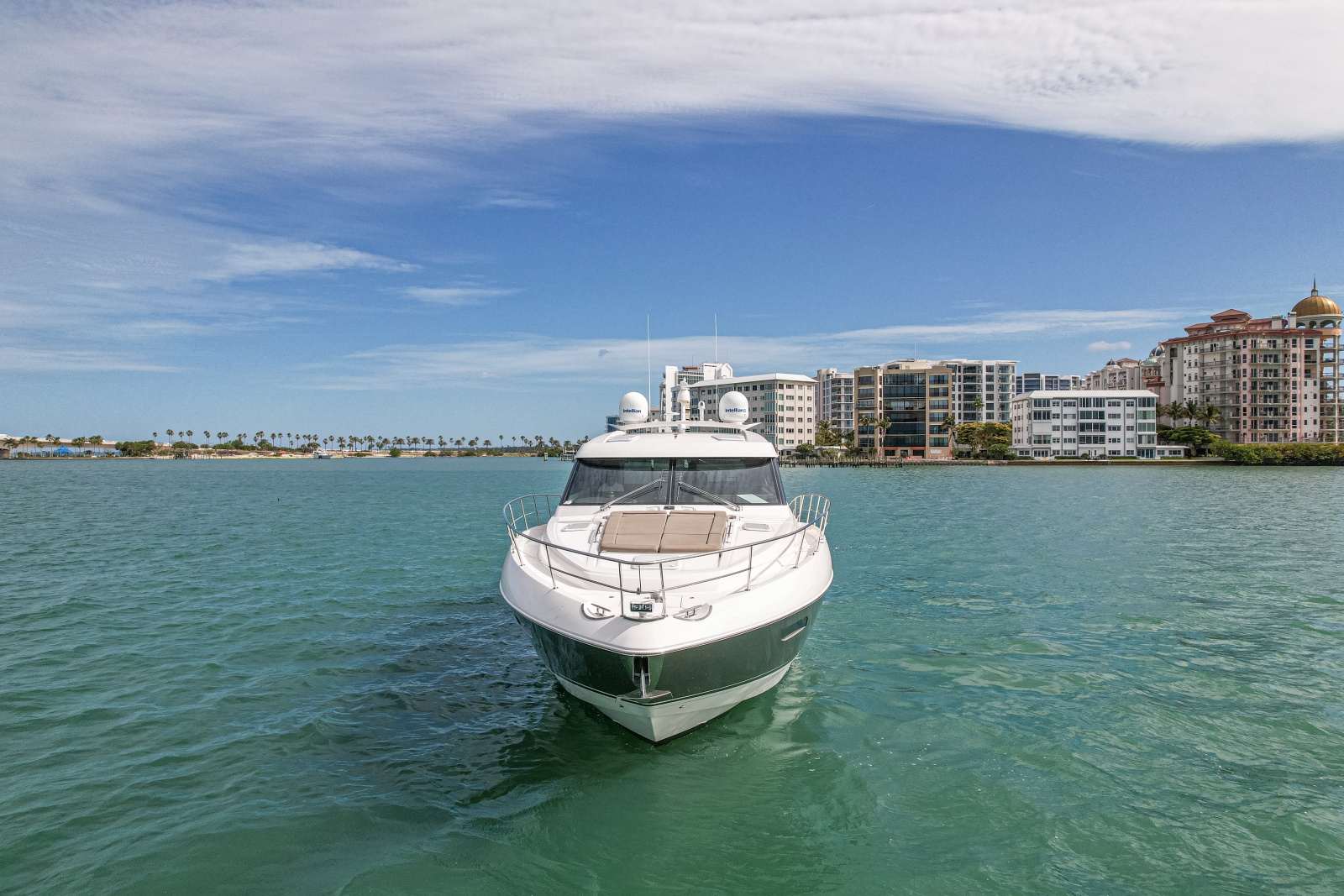 2015 Riviera 6000 Sport Yacht