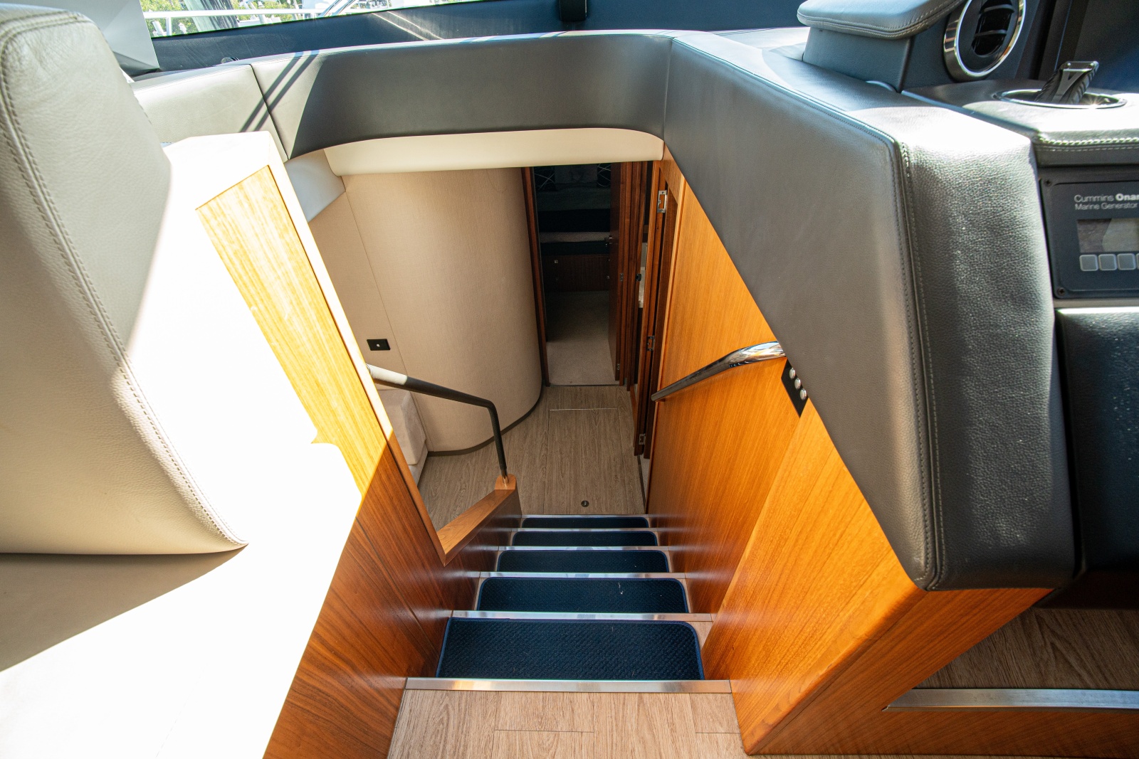 2015 Riviera 6000 Sport Yacht