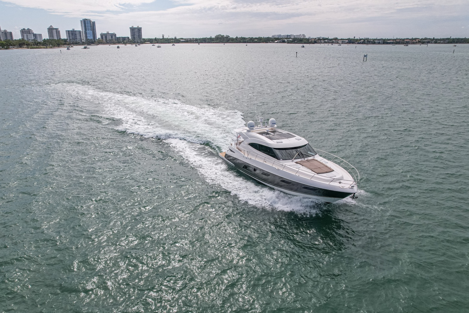 2015 Riviera 6000 Sport Yacht