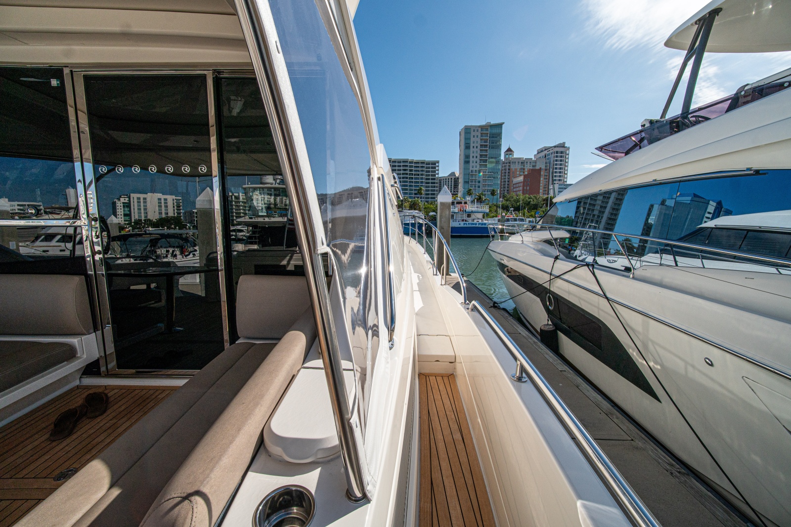 2015 Riviera 6000 Sport Yacht